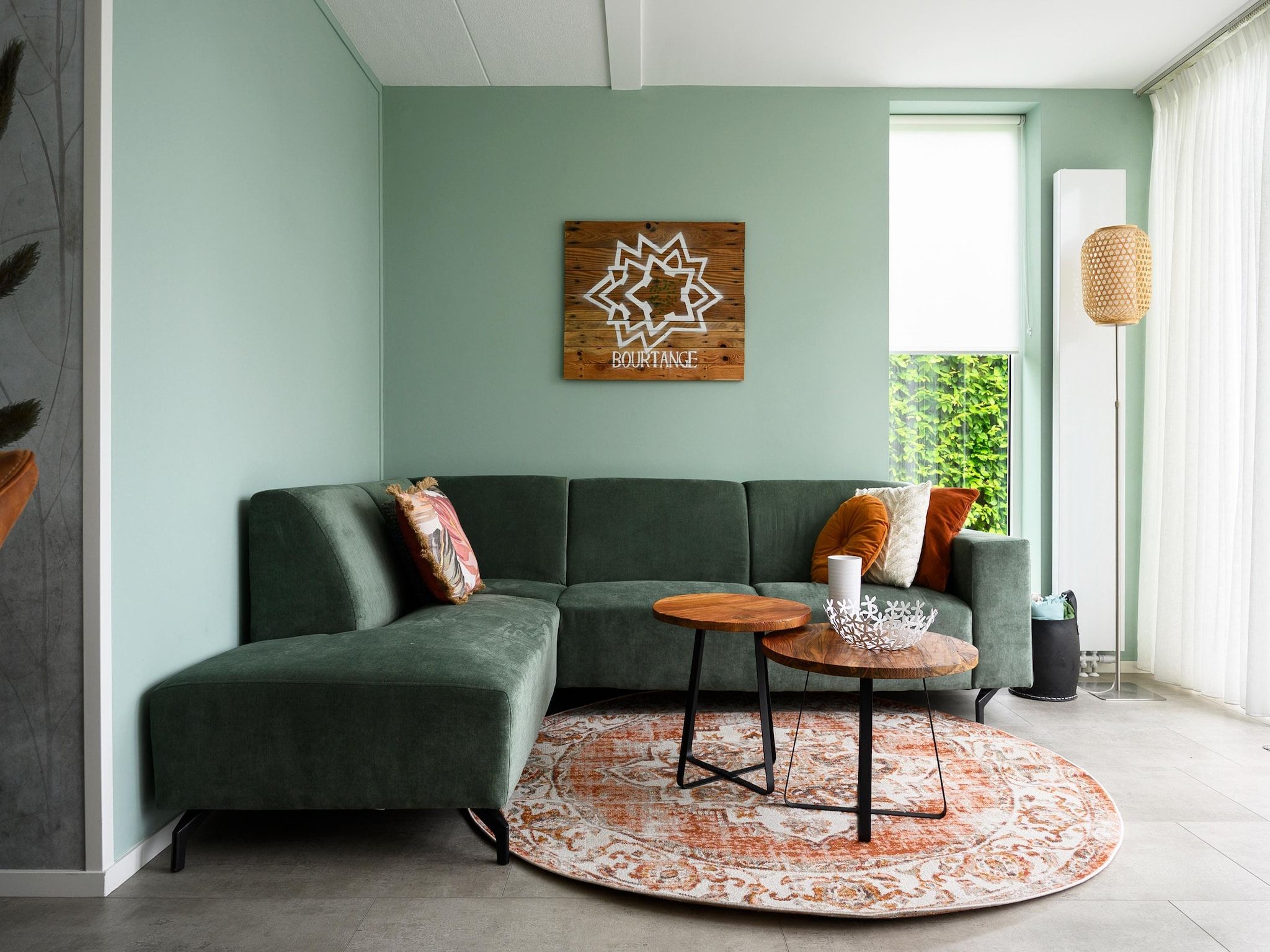 De woonkamer van 8 pers Westerwolde Prestige Welness met buitenspa in Vlagtwedde