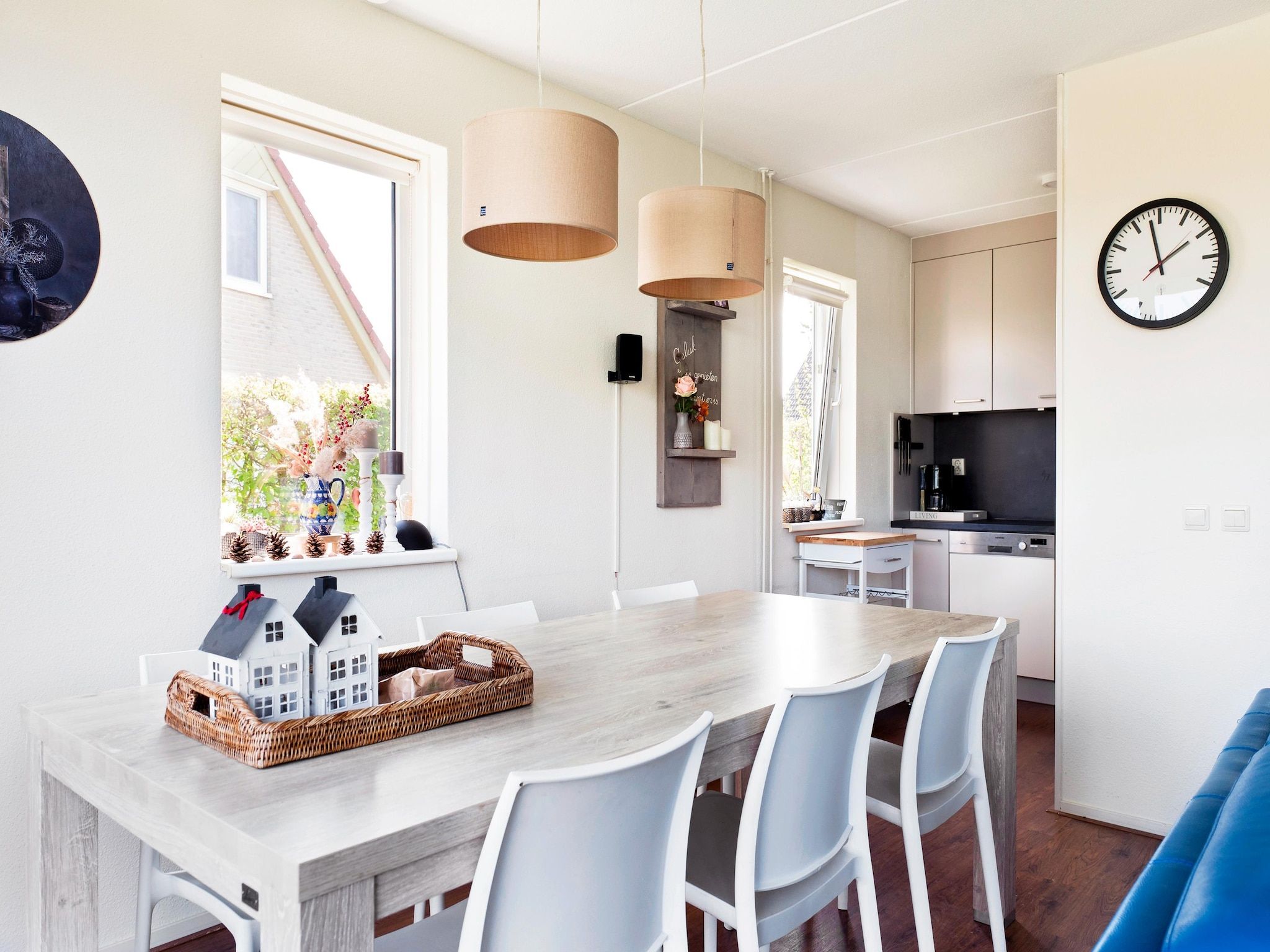 De eetkamer van 6 pers Renneborghuis Wellness Comfort met sauna in Groningen