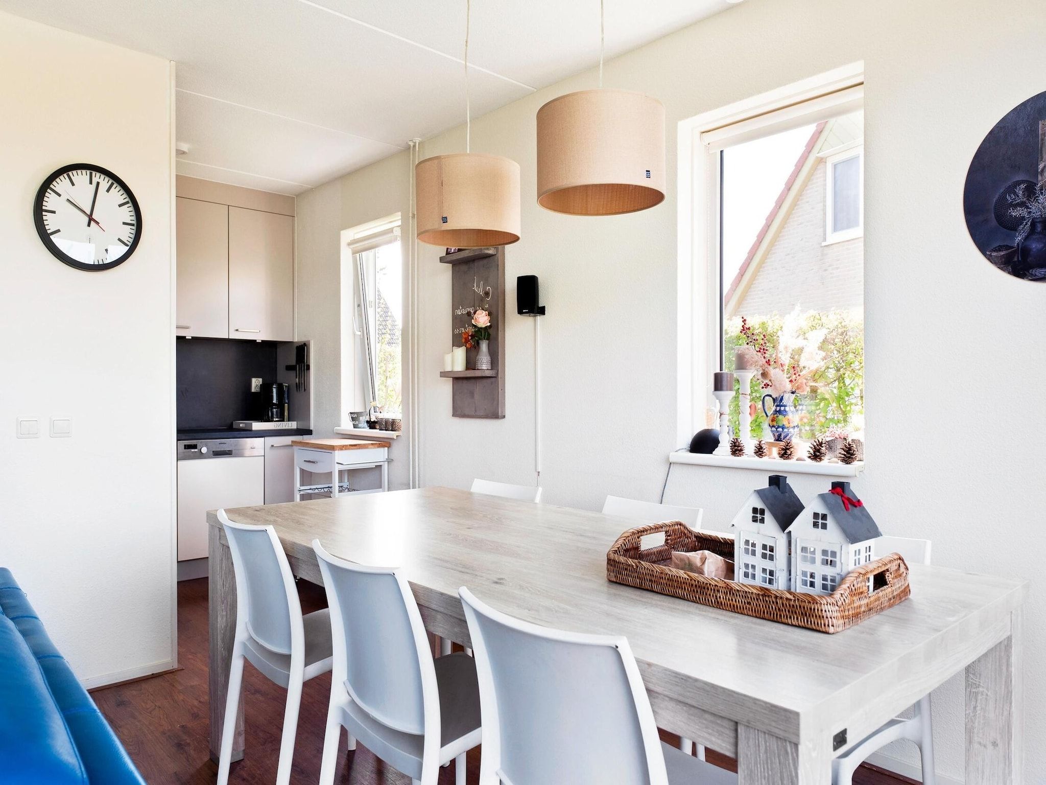 De eetkamer van 6 pers Renneborghuis Wellness Comfort met sauna in Groningen