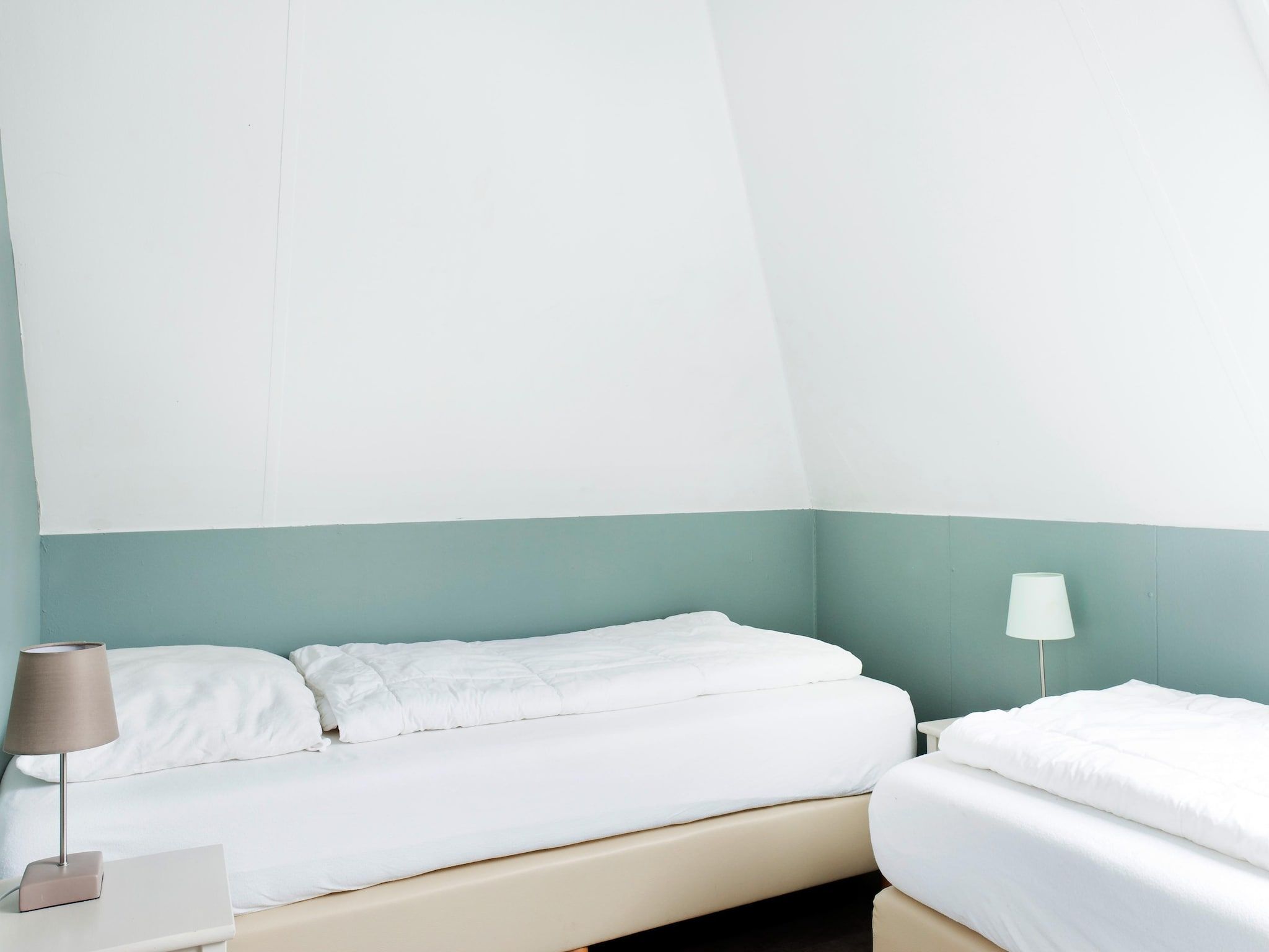 Een slaapkamer van Grand Fisker Wellness de luxe met sauna buitenspa & sloep seizoensgebonden in Friesland