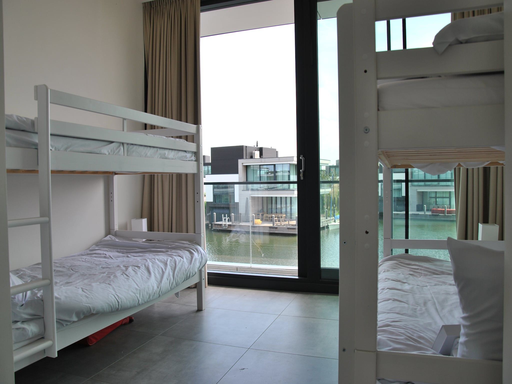 Een slaapkamer van Harbour Village 15 in Arnemuiden