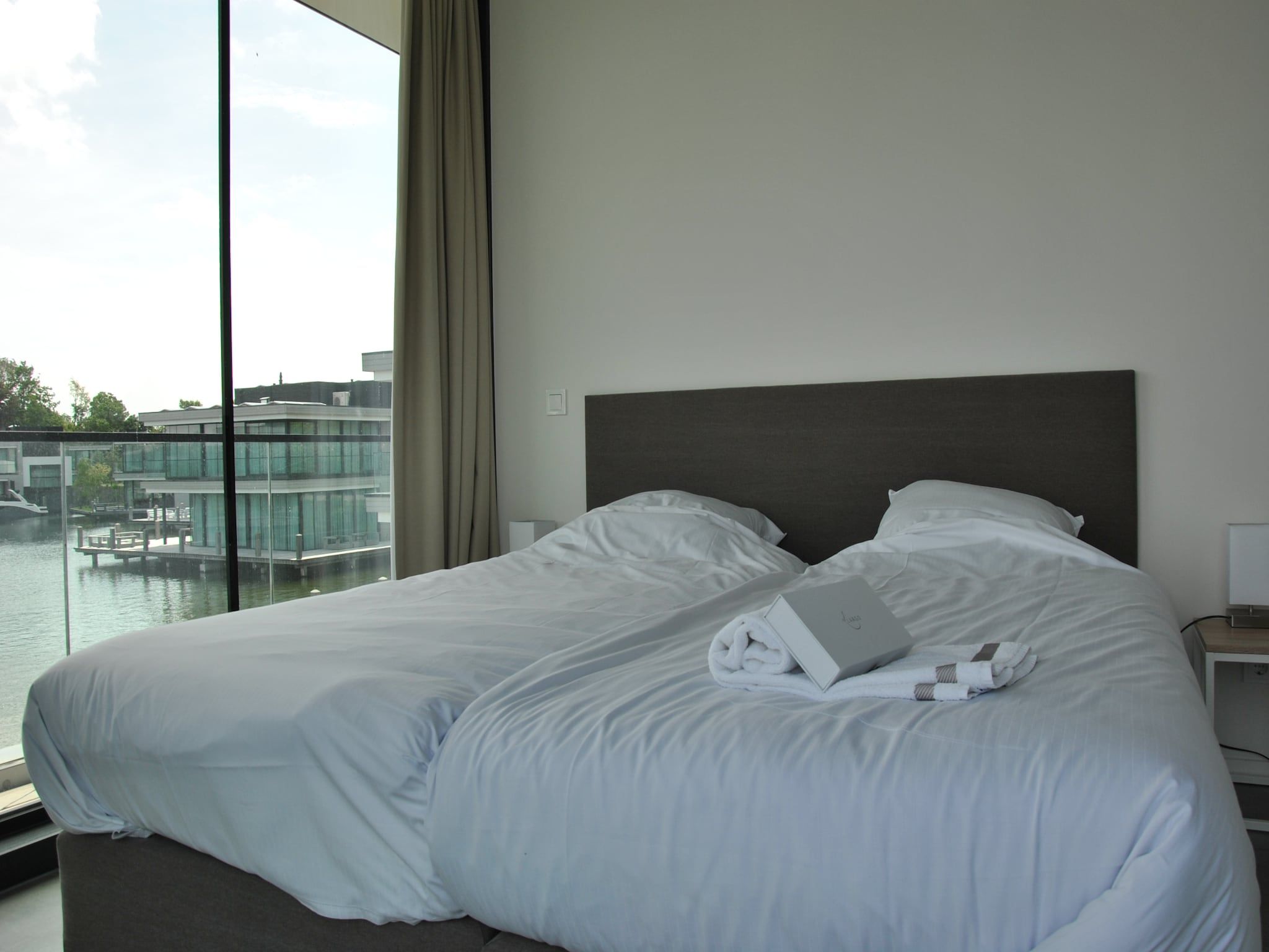 Een slaapkamer van Harbour Village 15 in Arnemuiden