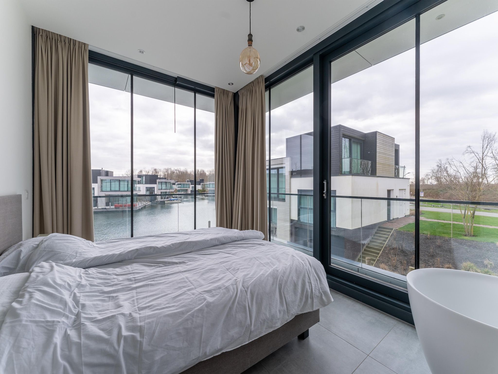 Een slaapkamer van Harbour Village 15 in Arnemuiden