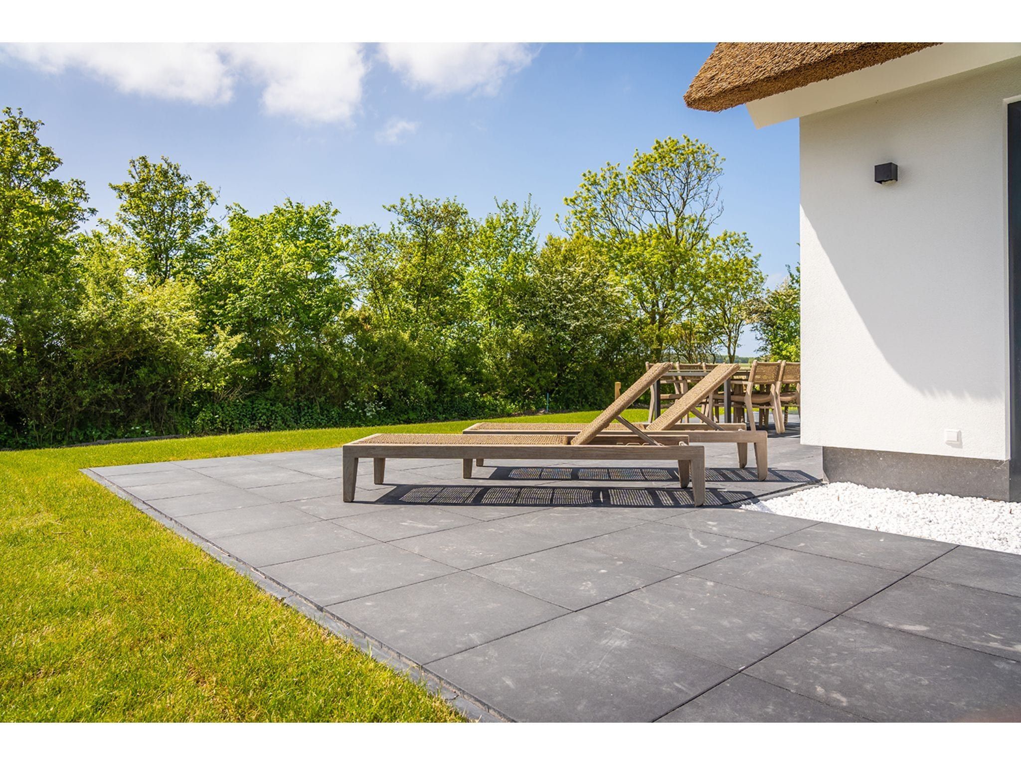 Het terras van Type N Luxe Villa Zeeburg in De Cocksdorp