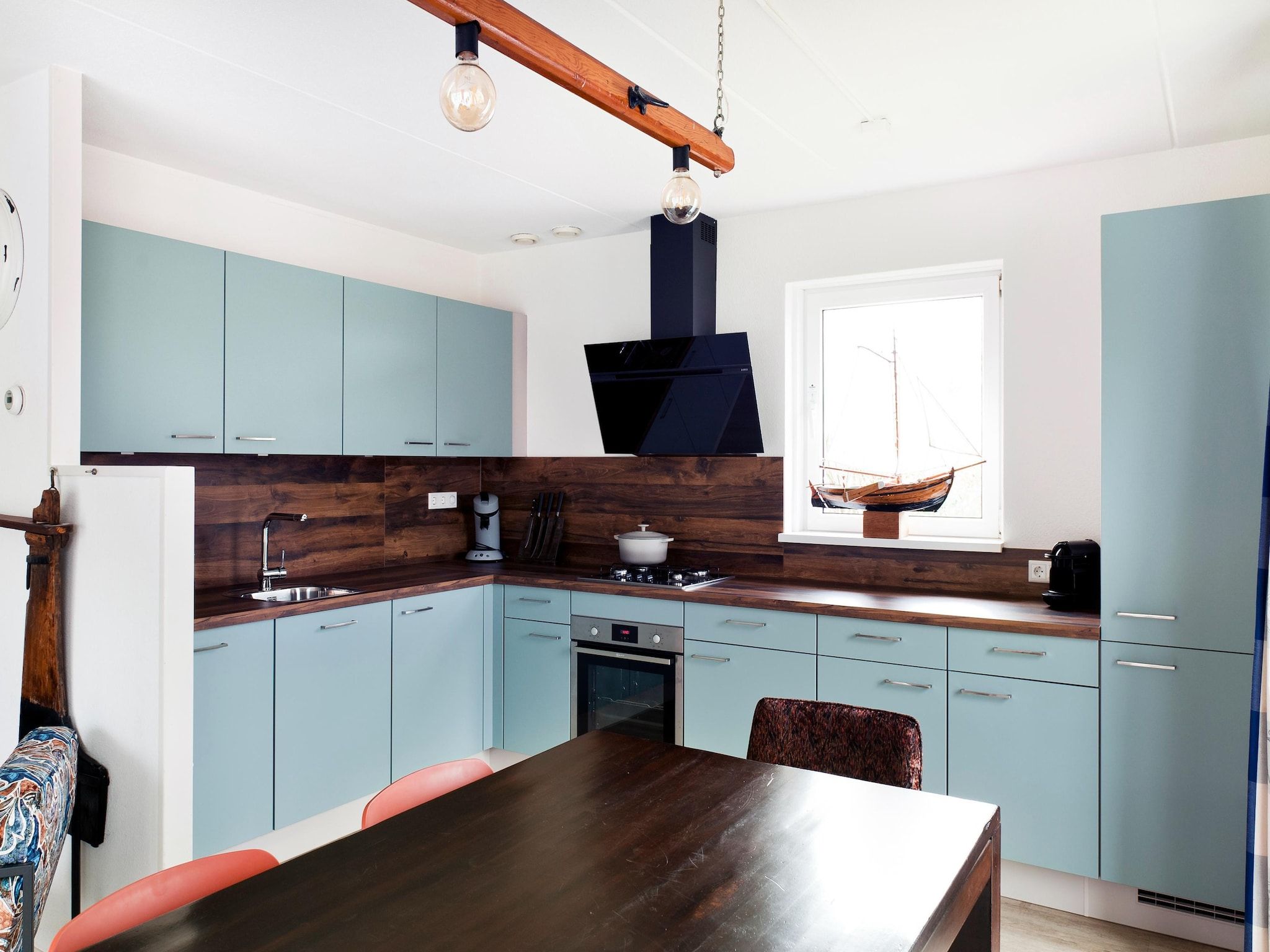 De keuken van Wiid Wellness de luxe met sauna & buitenspa in Friesland