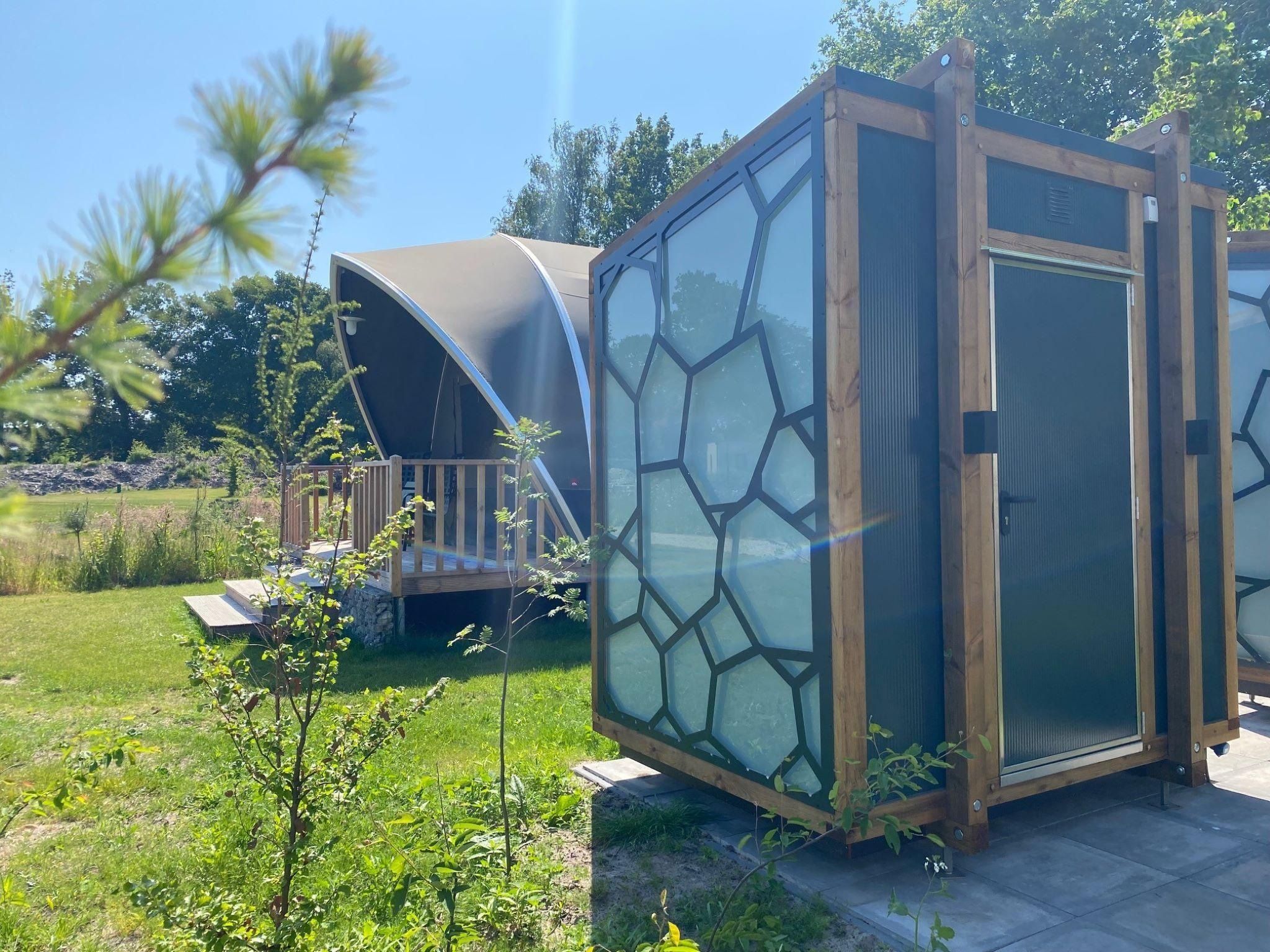 De badkamer van Tentlodge Partijs Wellness met sauna en prive-bad-2p in Dalerveen