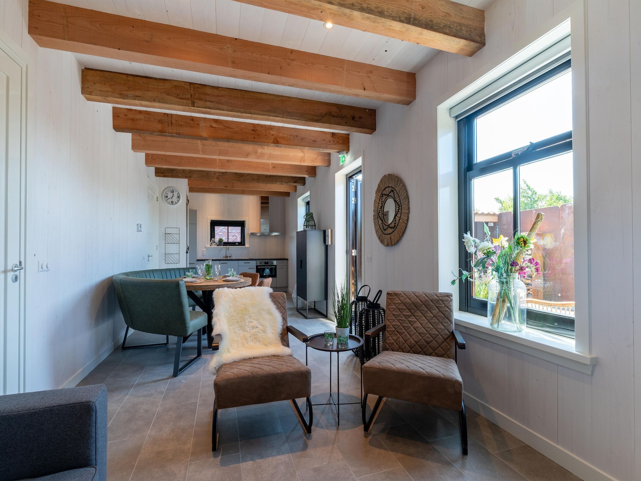 De woonkamer van Hazenborgh - Wagenboet in Callantsoog