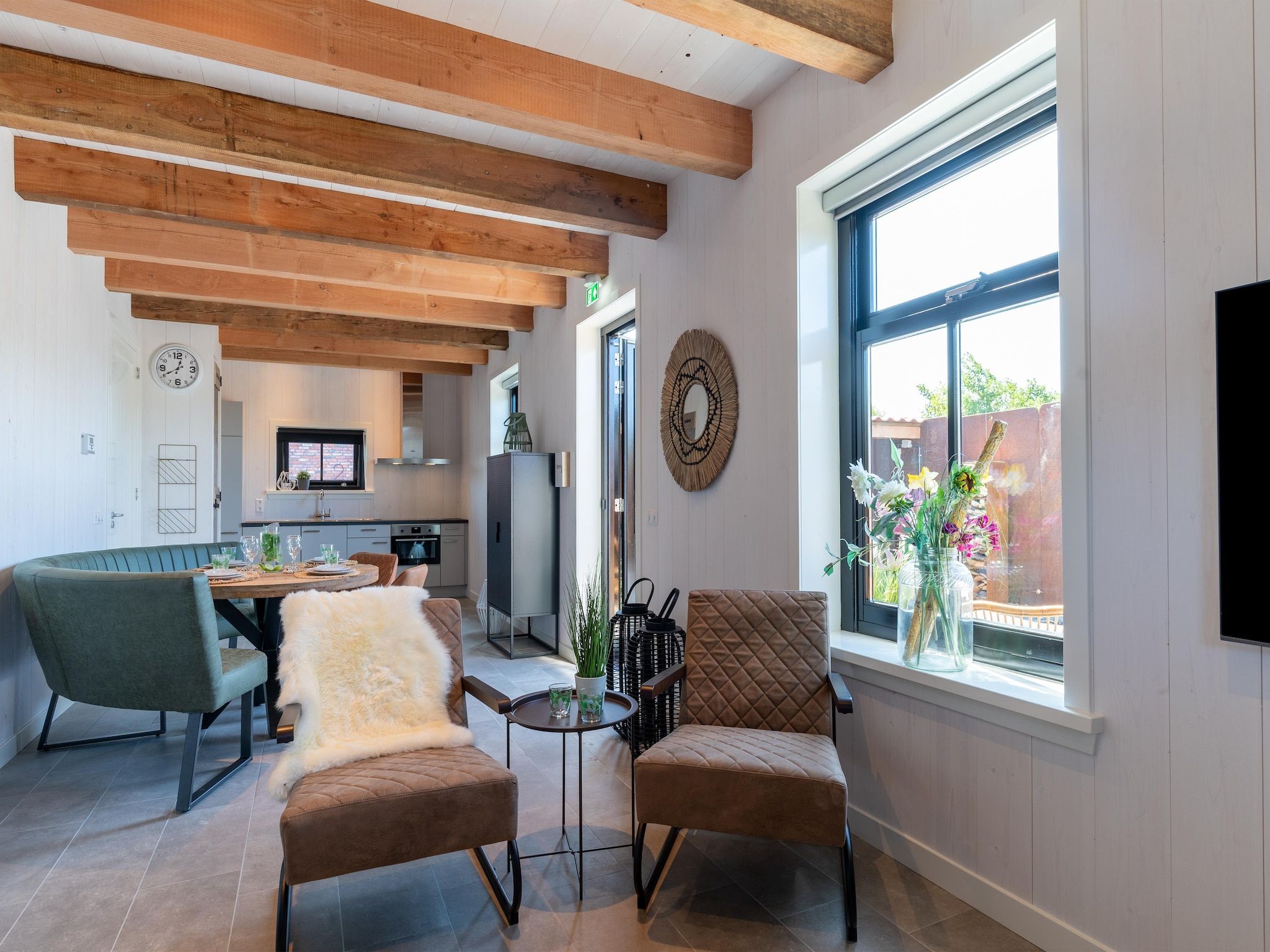 De woonkamer van Hazenborgh - Wagenboet in Callantsoog