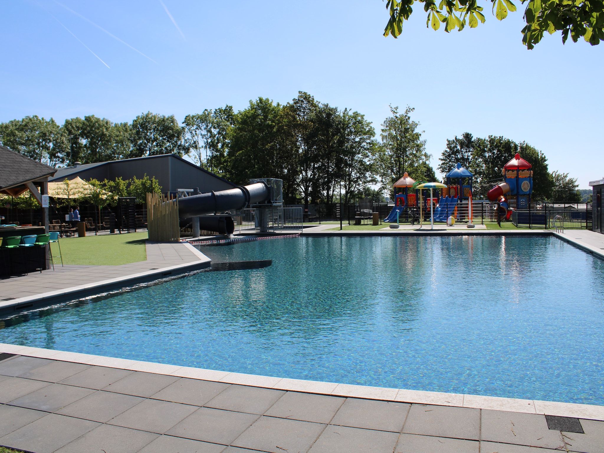 Parkfaciliteiten bij Recreatiepark Rhederlaagse Meren 18 in Lathum