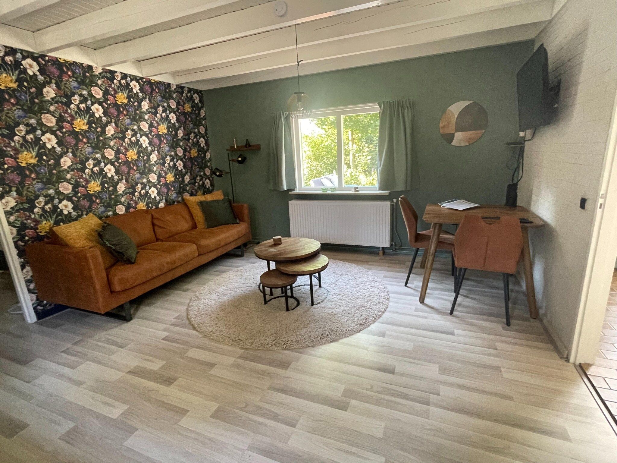 De woonkamer van Elperhof Schoonloo 16B in Schoonloo