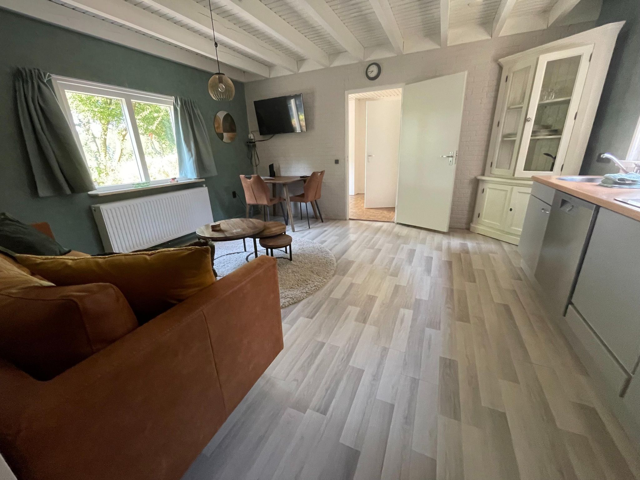 De eetkamer van Elperhof Schoonloo 16B in Schoonloo