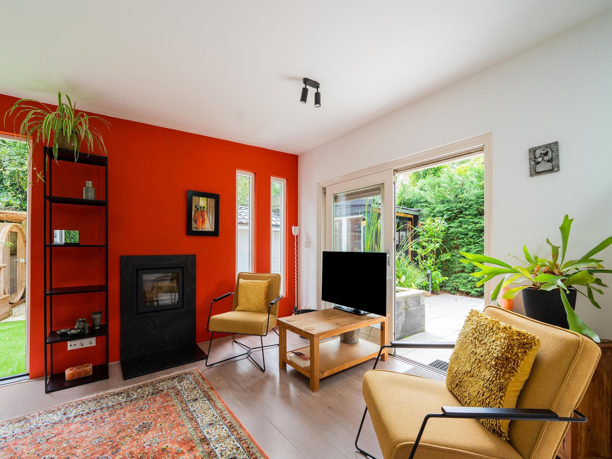 De woonkamer van De Klimroos in Bergen