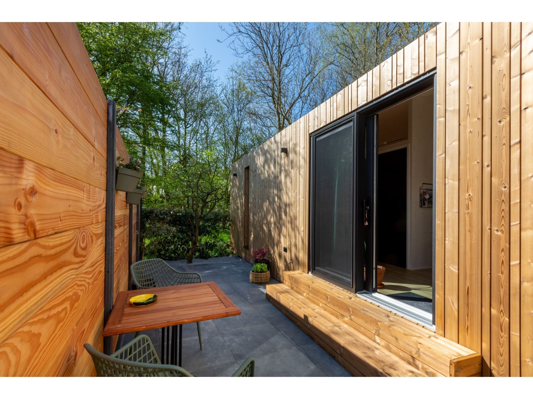 De buitenkant van Tinyhouse La Mouette in Zoutelande