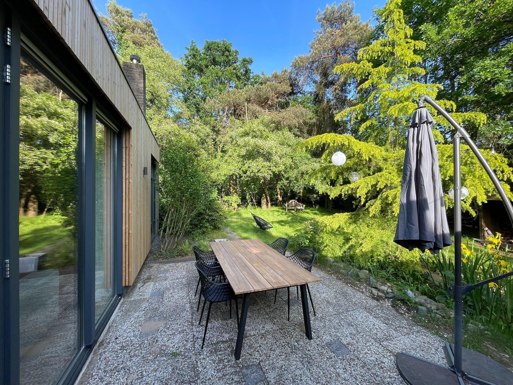 Het terras van Duo Suite wellness in Zelhem