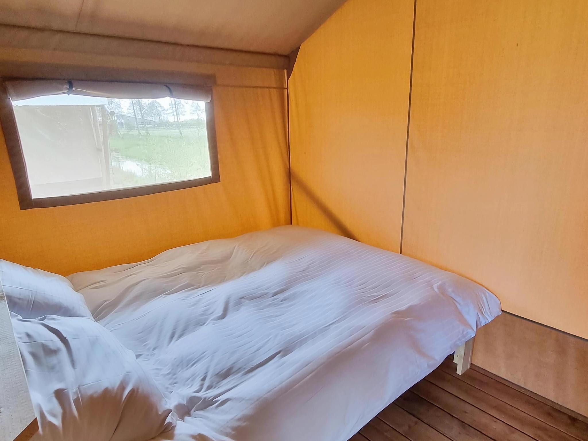 Een slaapkamer van Luxe glamping met badkamer 1 in De Veenhoop