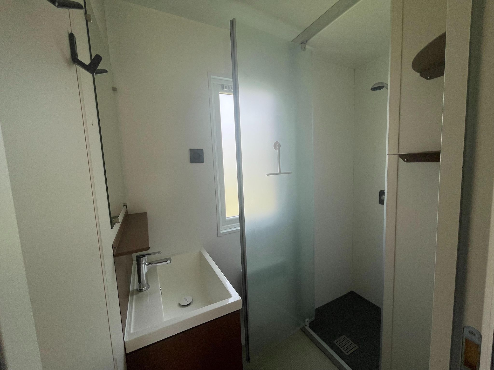 De badkamer van Elperhof Leberenlodge in Schoonloo