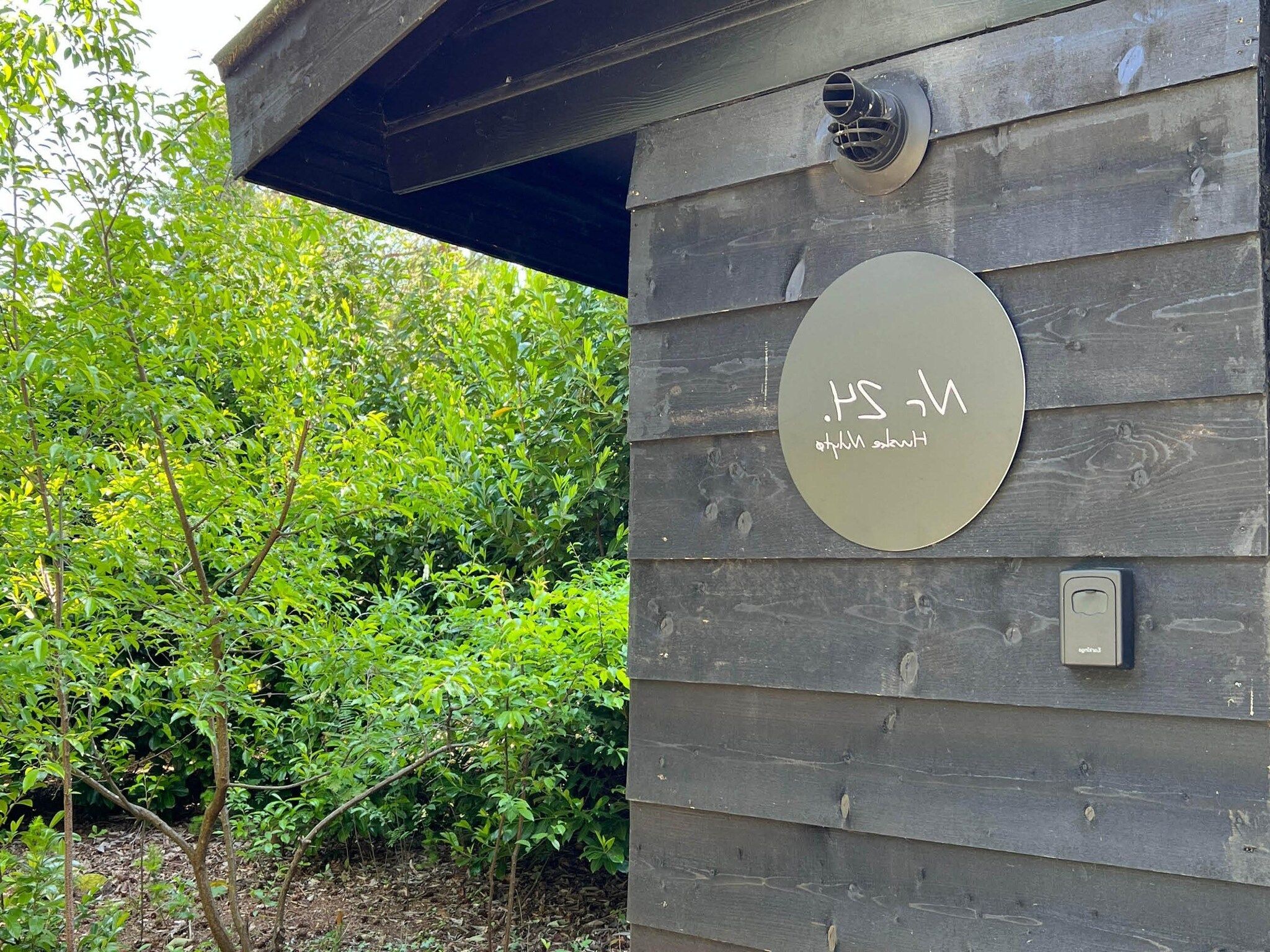 De buitenkant van Dutch Cabin Houses 24 in Rheezerveen