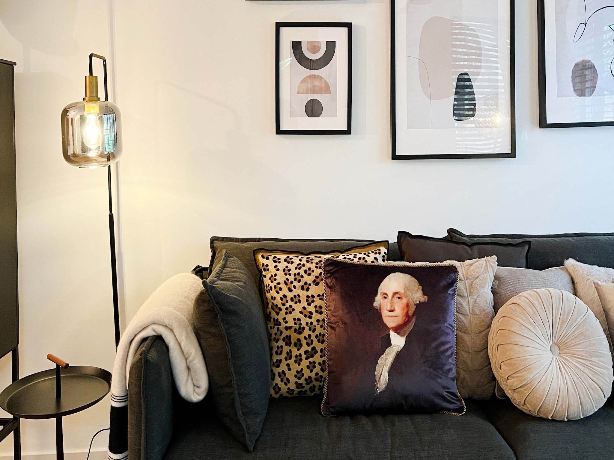 De woonkamer van Dutch Cabin Houses 45 in Rheezerveen