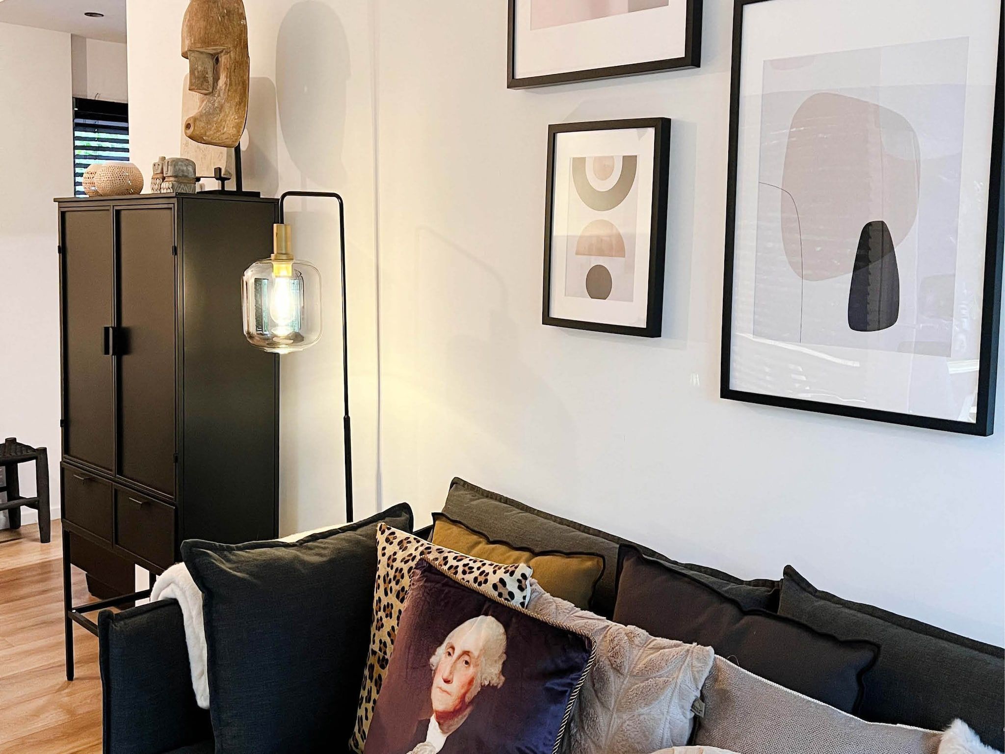 De woonkamer van Dutch Cabin Houses 45 in Rheezerveen