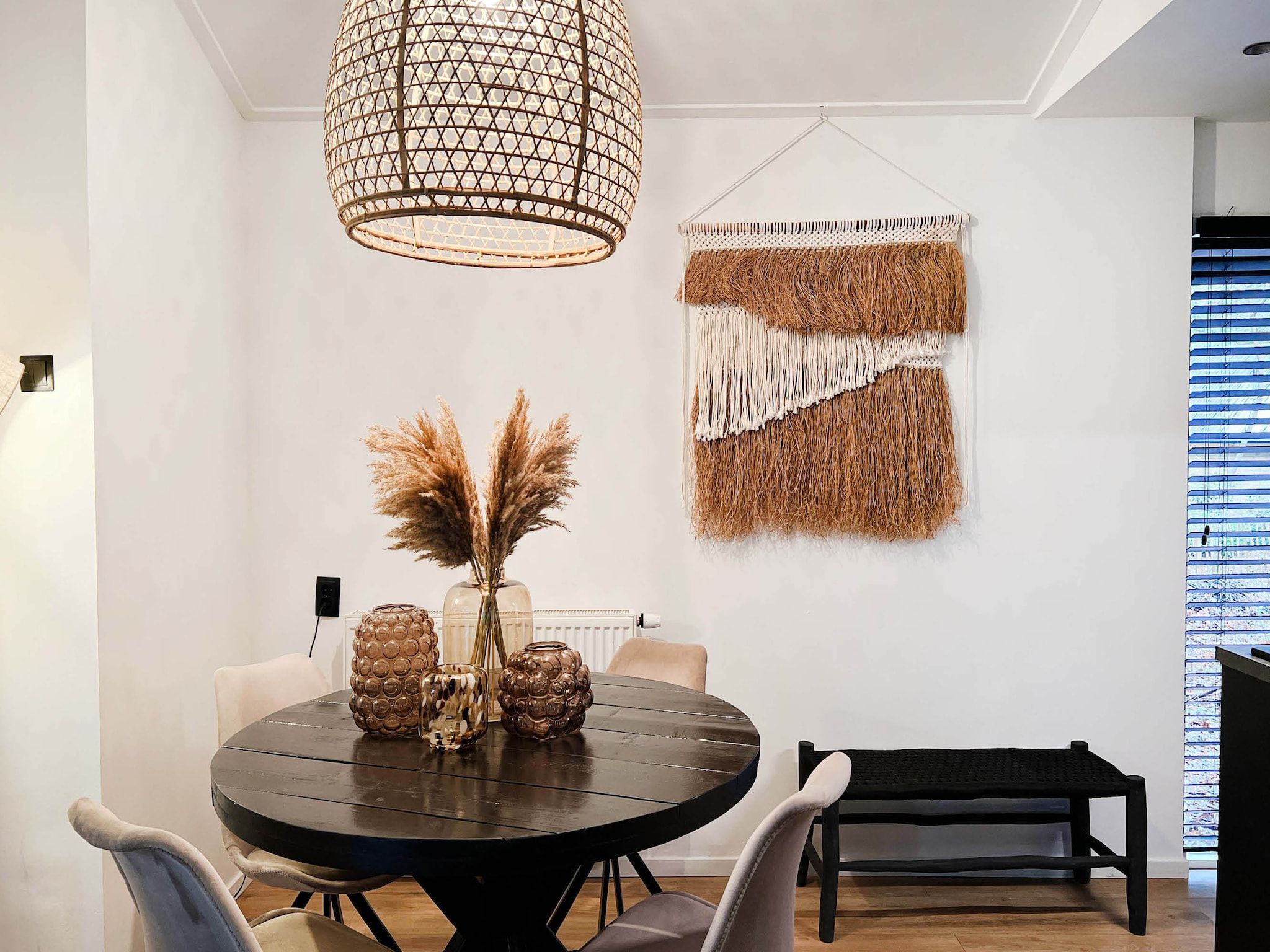 De eetkamer van Dutch Cabin Houses 45 in Rheezerveen