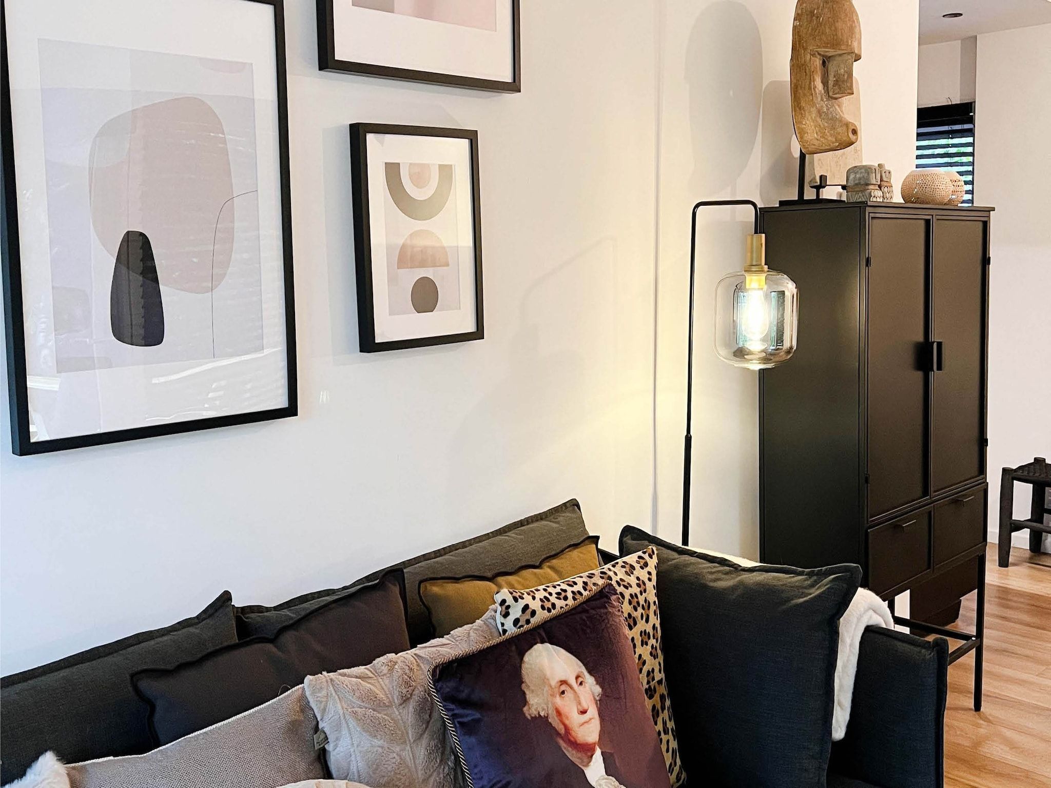 De woonkamer van Dutch Cabin Houses 45 in Rheezerveen