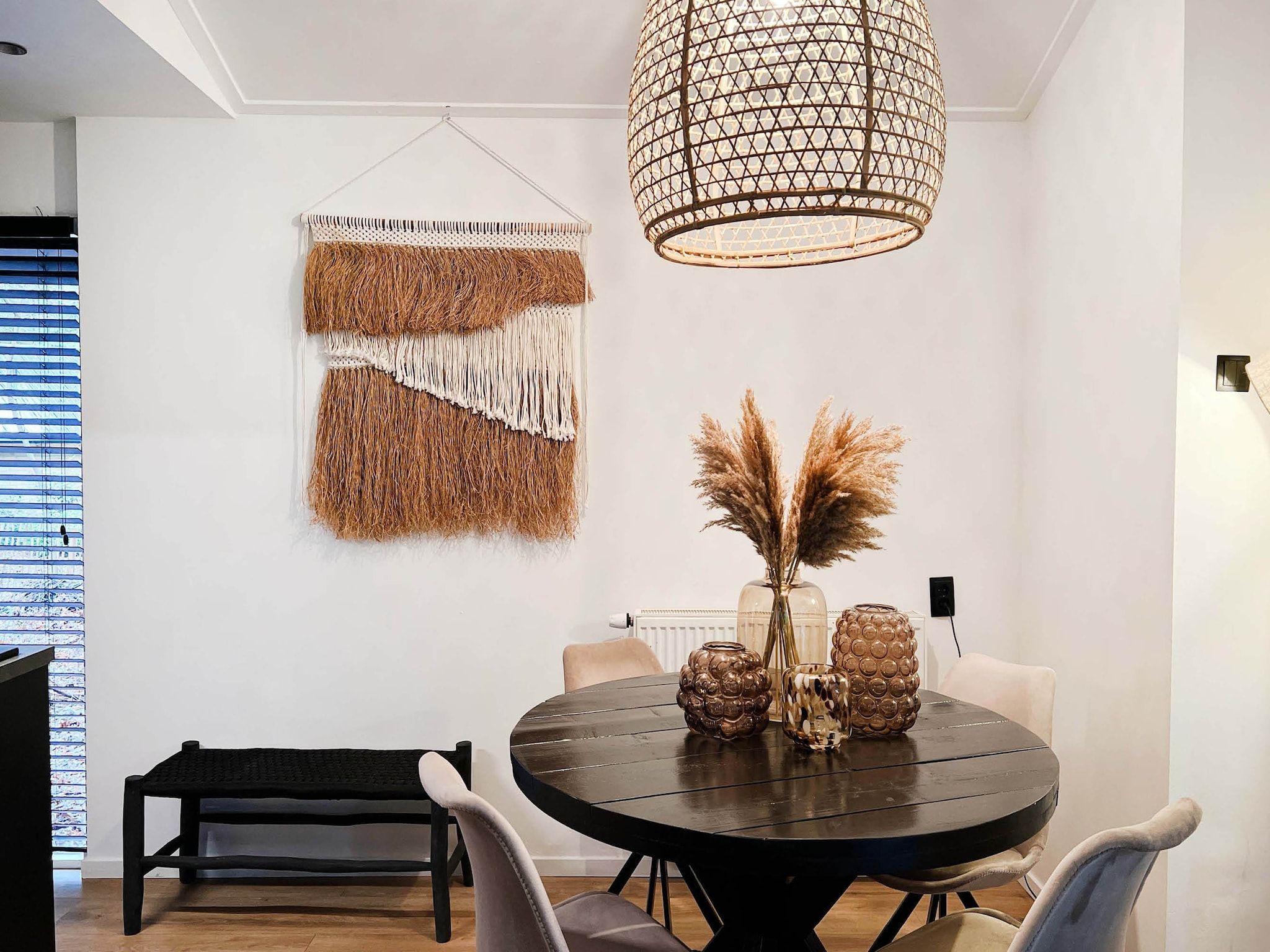 De eetkamer van Dutch Cabin Houses 45 in Rheezerveen