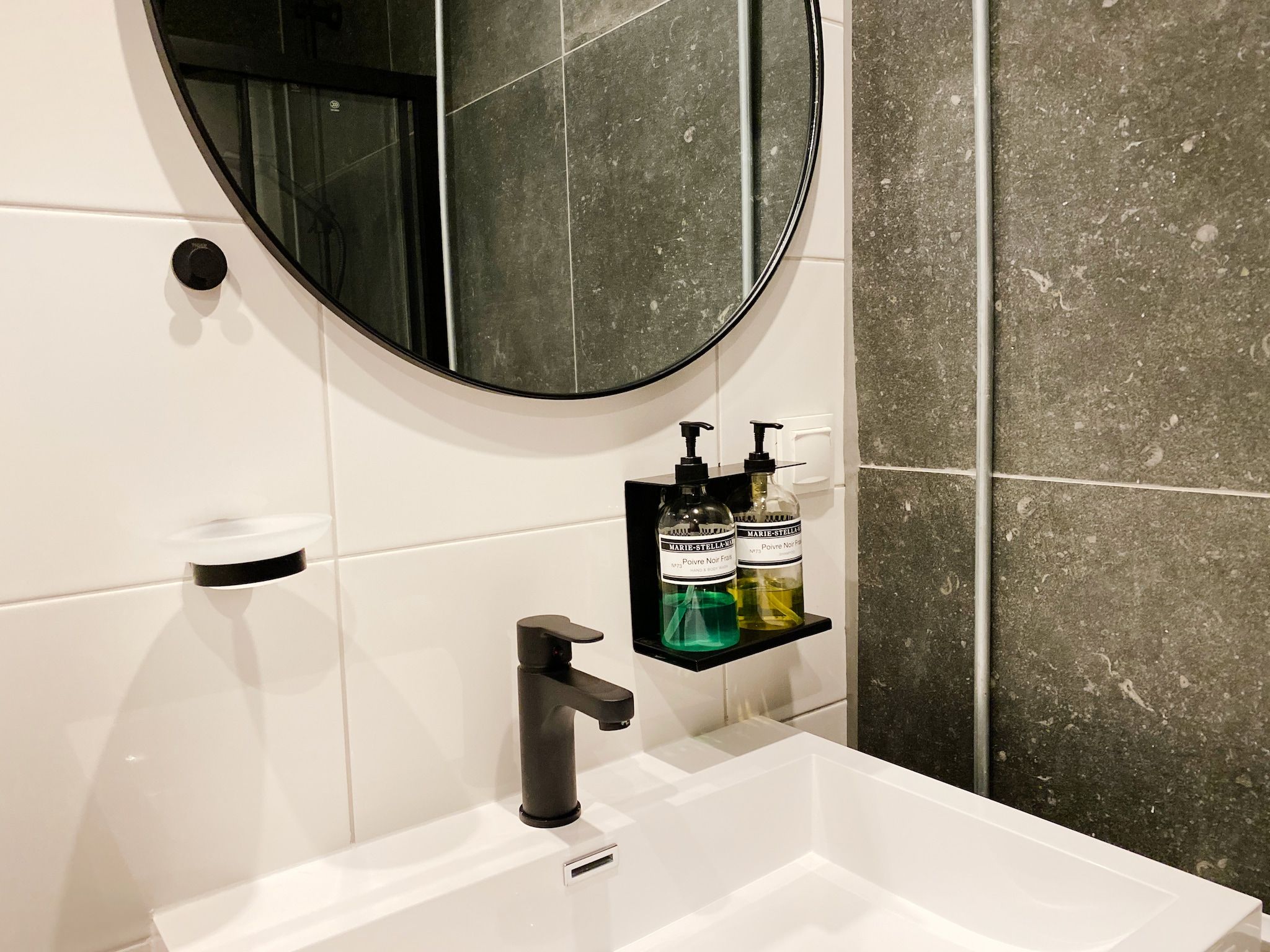 De badkamer van Dutch Cabin Houses C65 in Rheezerveen