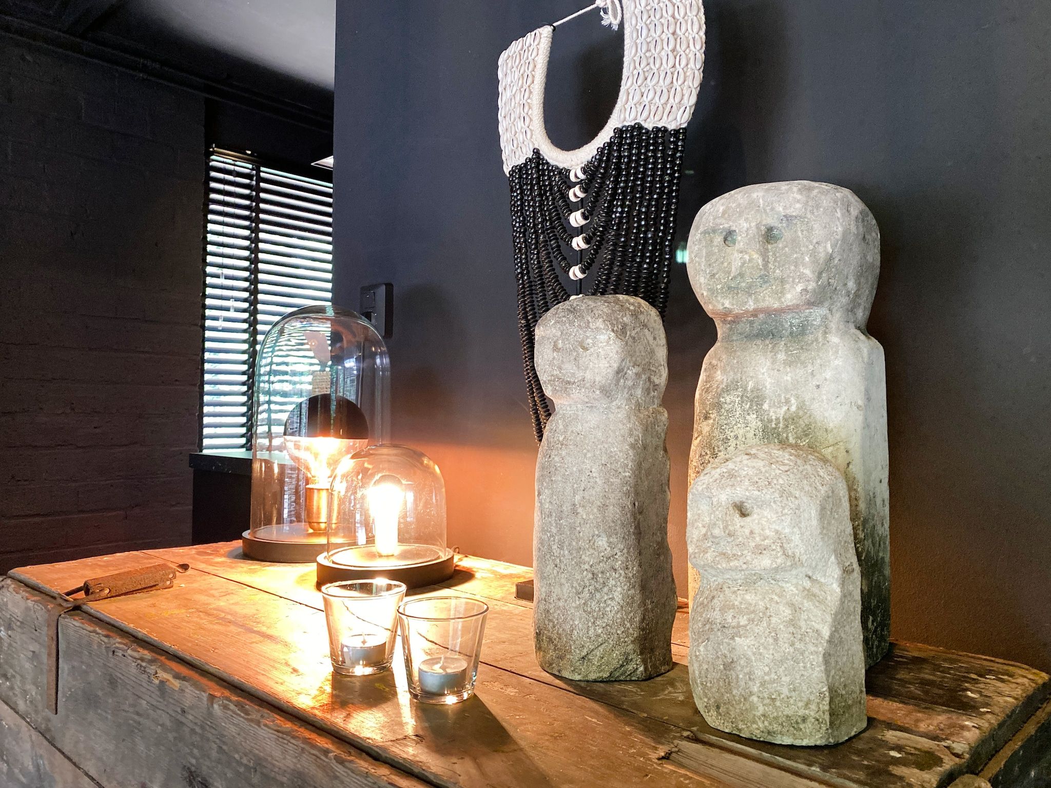 De woonkamer van Dutch Cabin Houses C65 in Rheezerveen