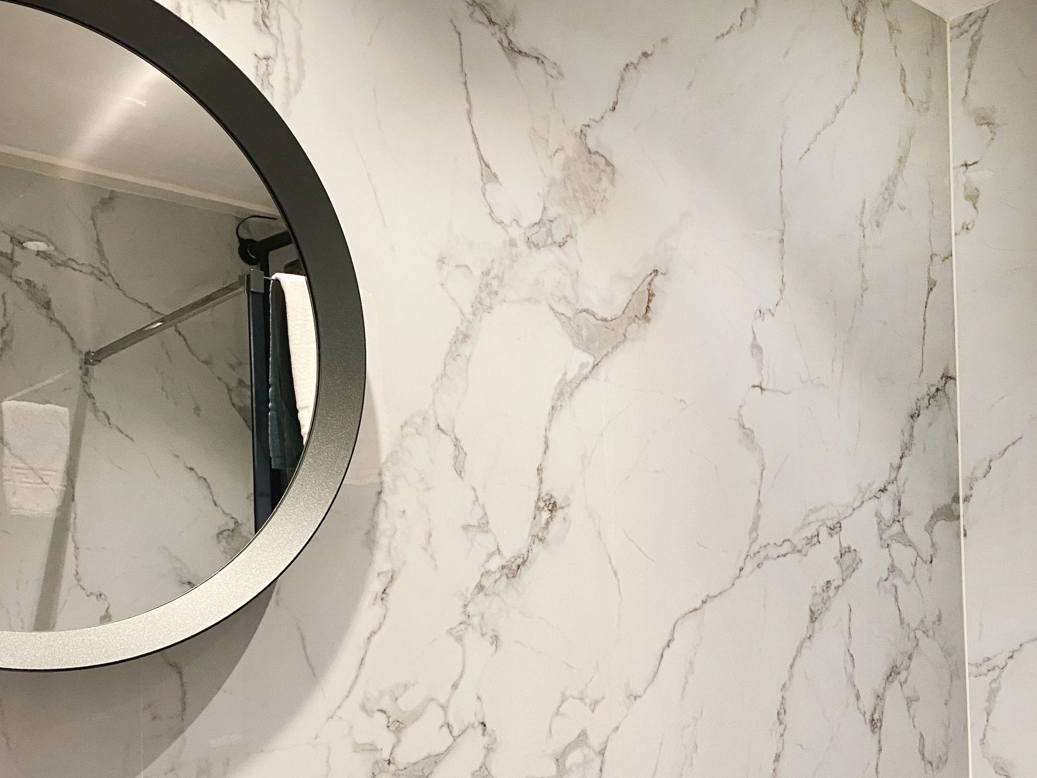 De badkamer van Dutch Cabin Houses C67 in Rheezerveen