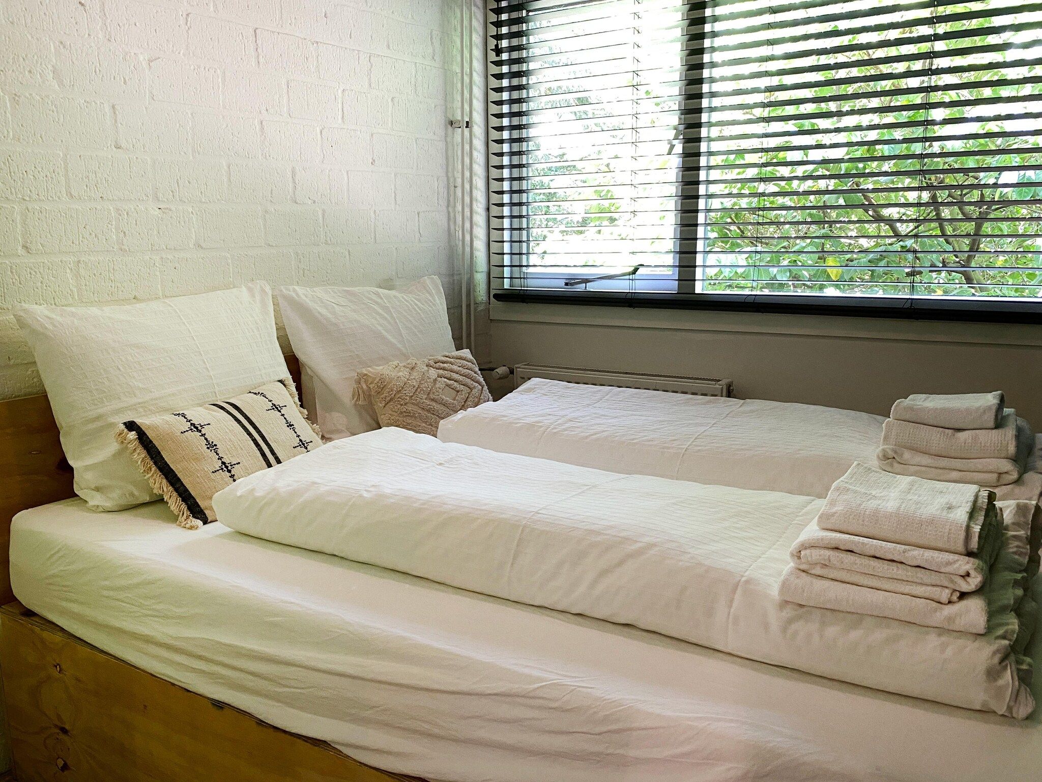 Een slaapkamer van Dutch Cabin Houses C67 in Rheezerveen