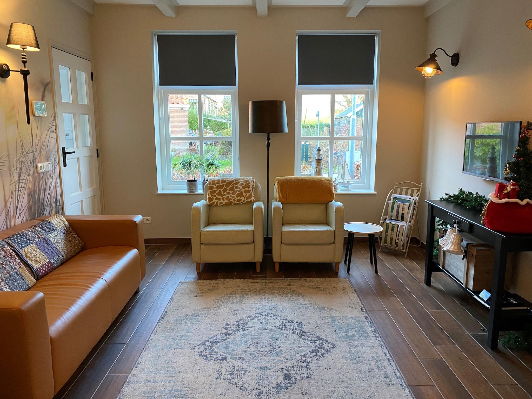 De woonkamer van Wad'n Leven en Geluk in Paesens