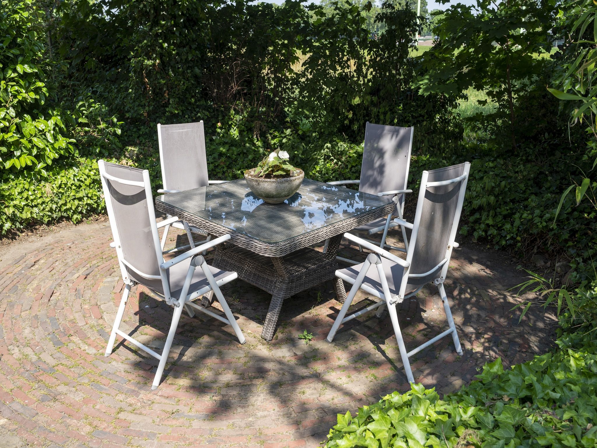 Het terras van Vakantiewoning de Zwaluw in Eibergen