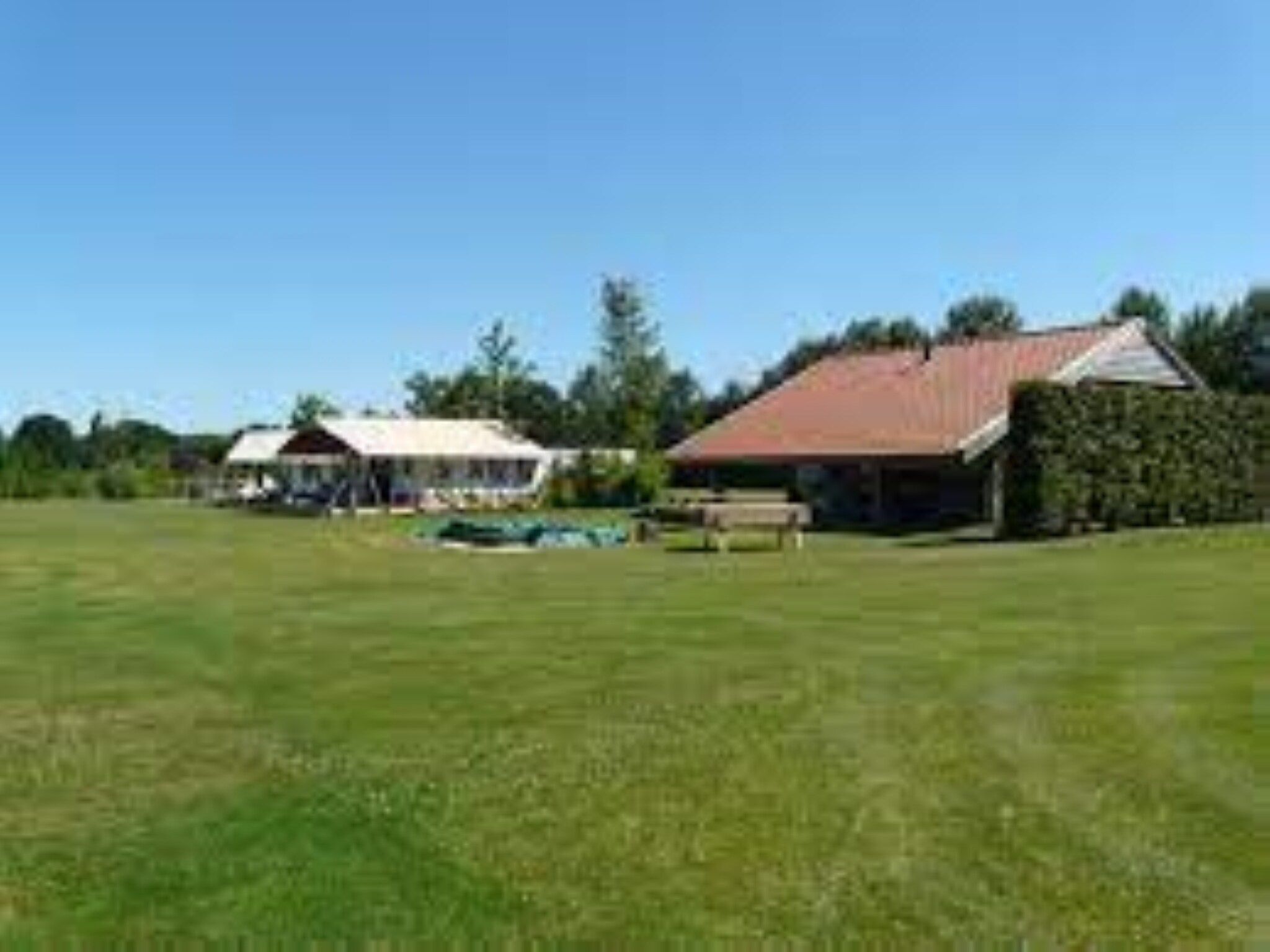 De tuin van Glamour tent 'Smuk' in Twijzel