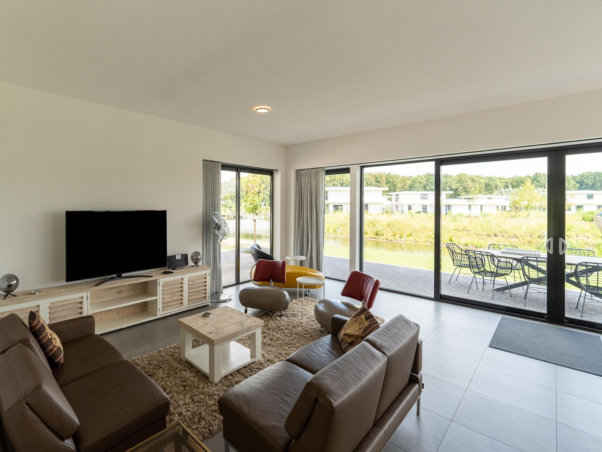 De woonkamer van Villa Flevum 554 in Zeewolde