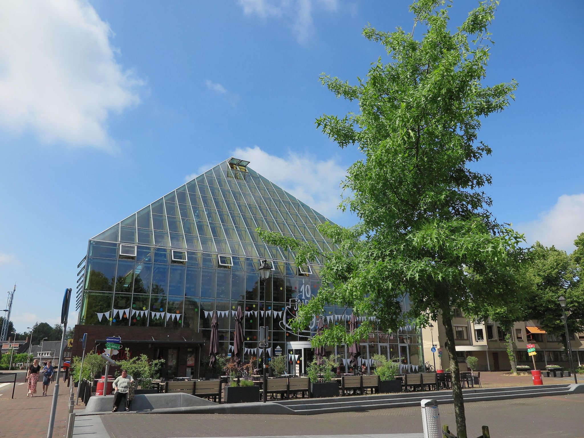 De omgeving van Lake view villa met zwem- vissteiger in Simonshaven