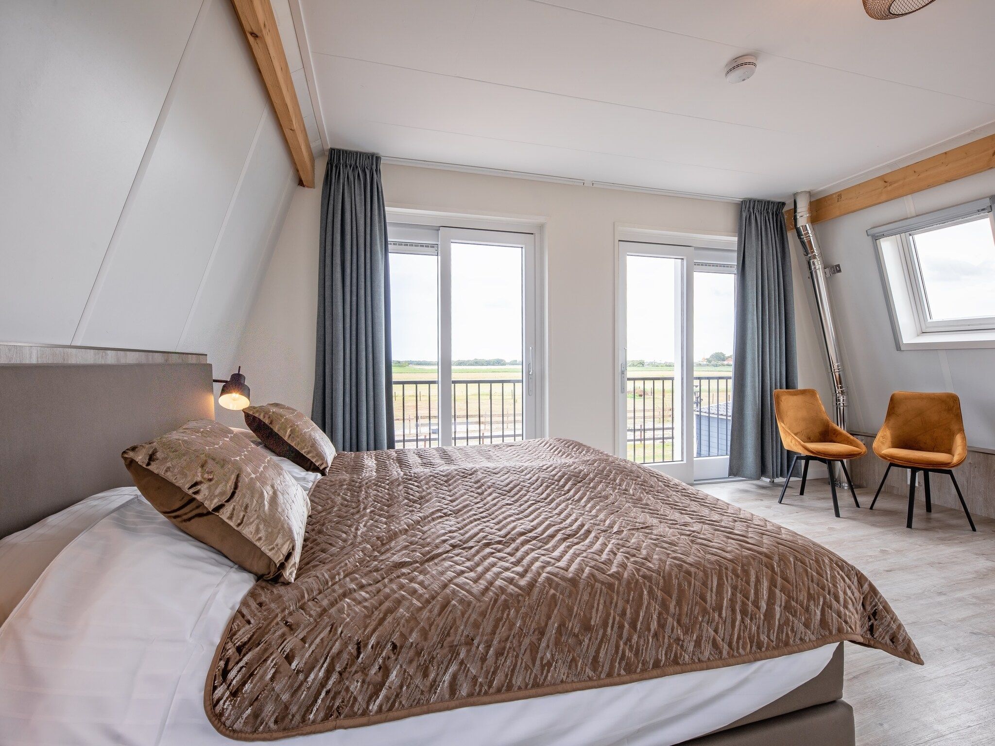 Een slaapkamer van Wulpenweid 10 in Den Burg