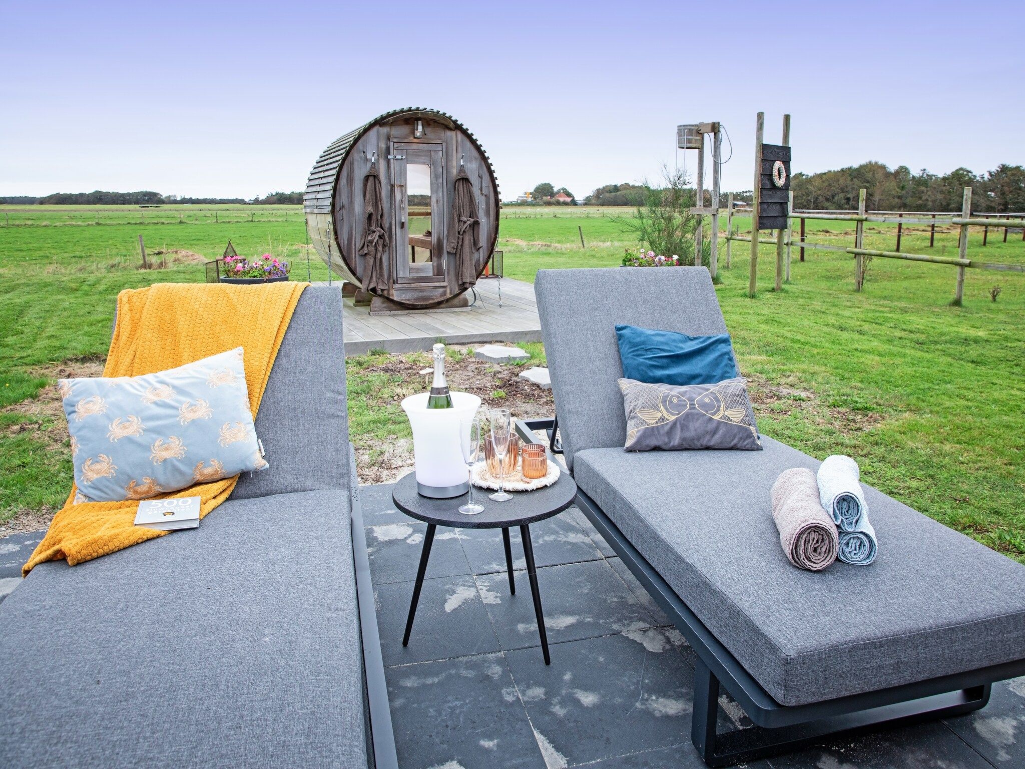 Het terras van Wulpenweid 12 in Den Burg