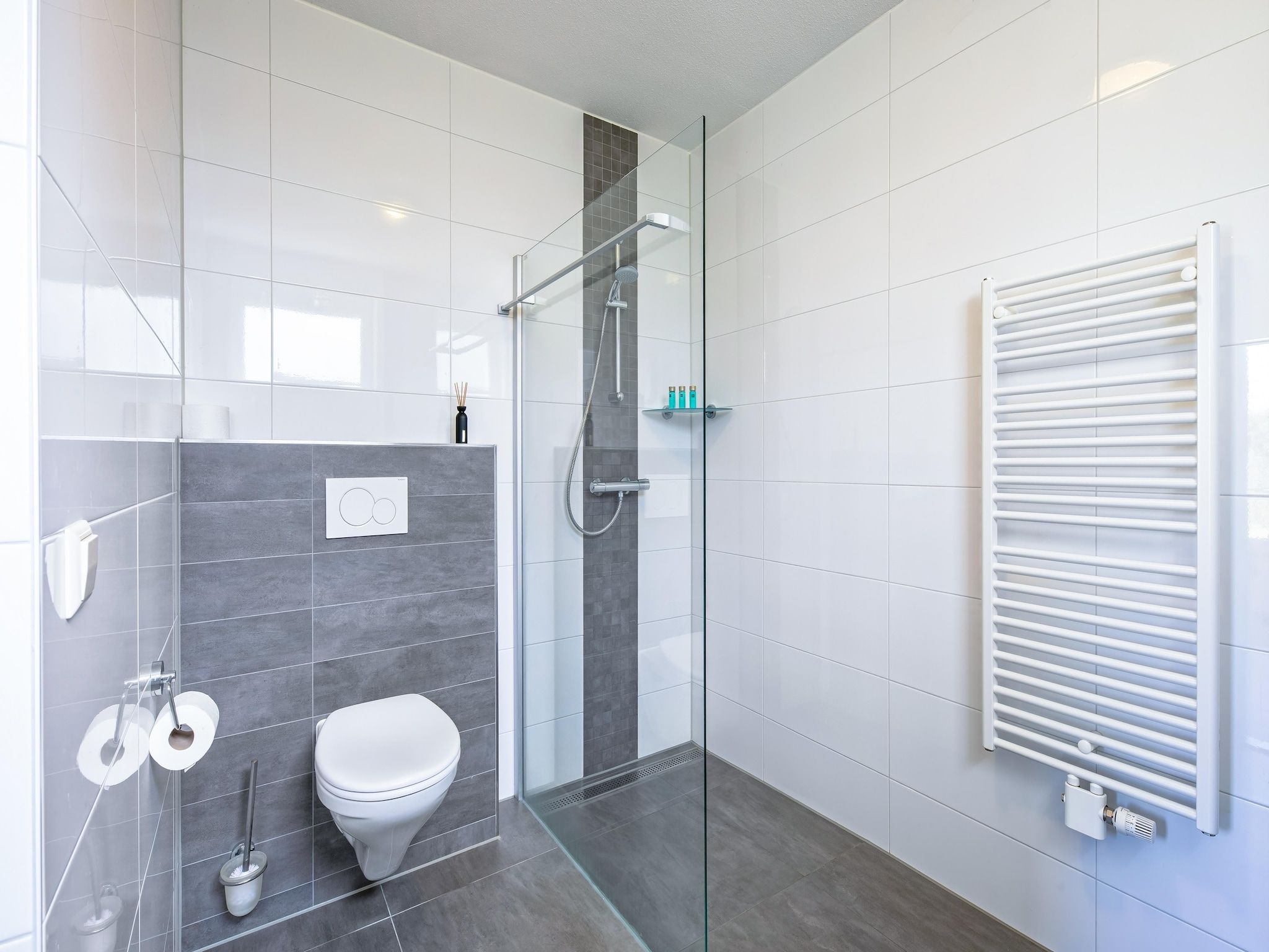 De badkamer van Wulpenweid 12A in Den Burg