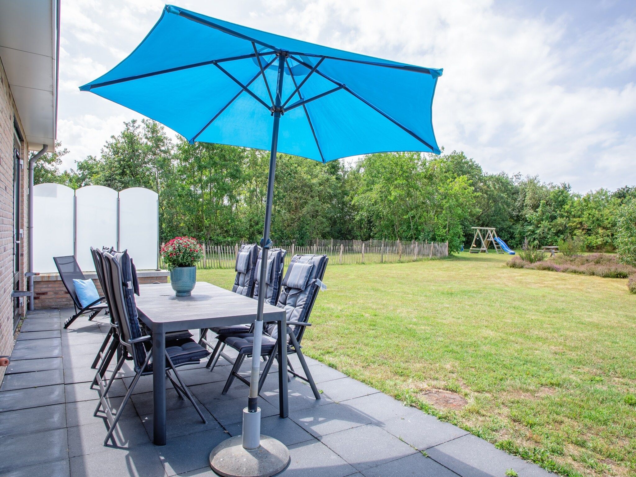 De tuin van Wulpenweid 12A in Den Burg