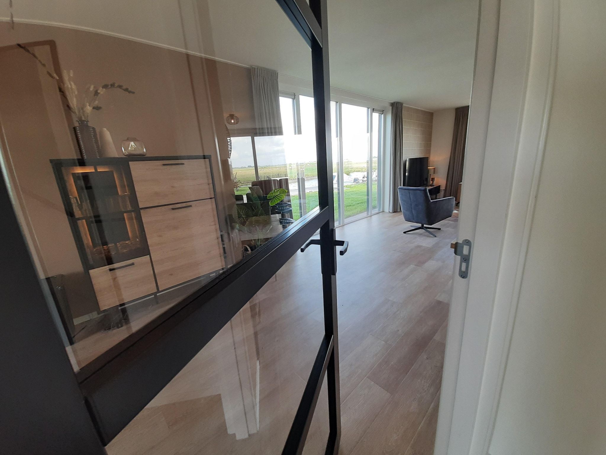 De woonkamer van Friese Villa - 6 persoons met sloep optioneel bij te boeken in Leons