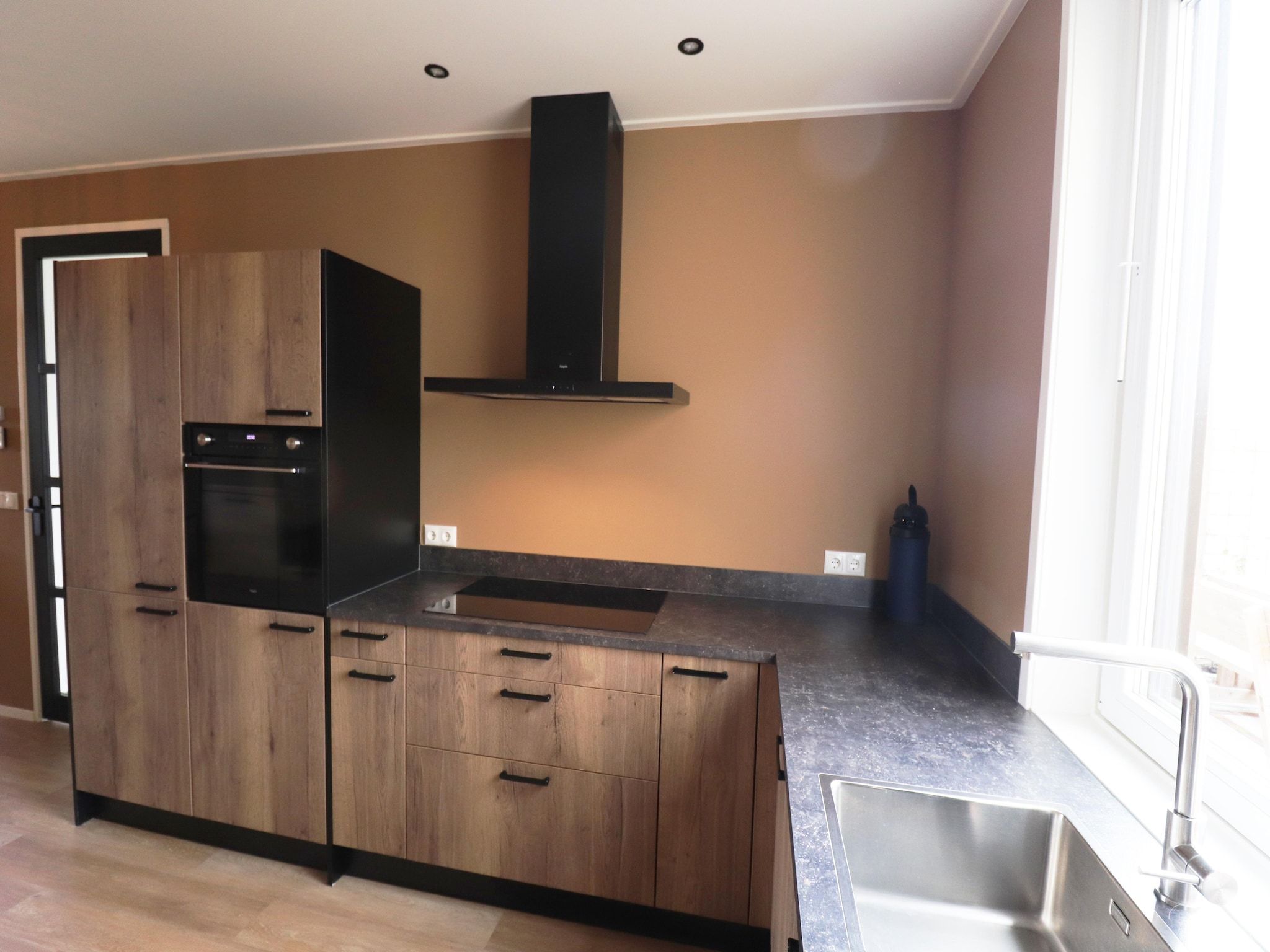 De keuken van Friese Villa - 6 persoons met sloep optioneel bij te boeken in Leons