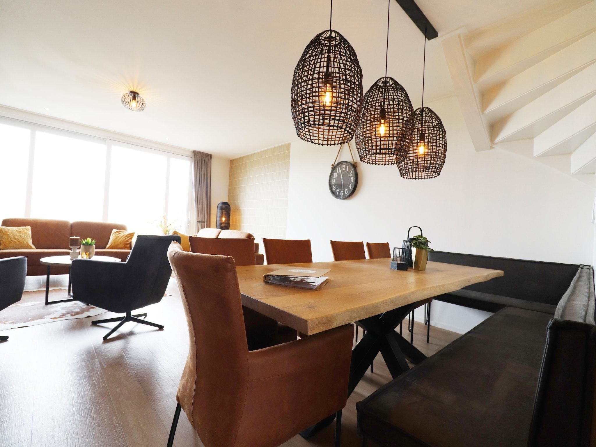 De eetkamer van Friese Villa - 6 persoons met sloep optioneel bij te boeken in Leons