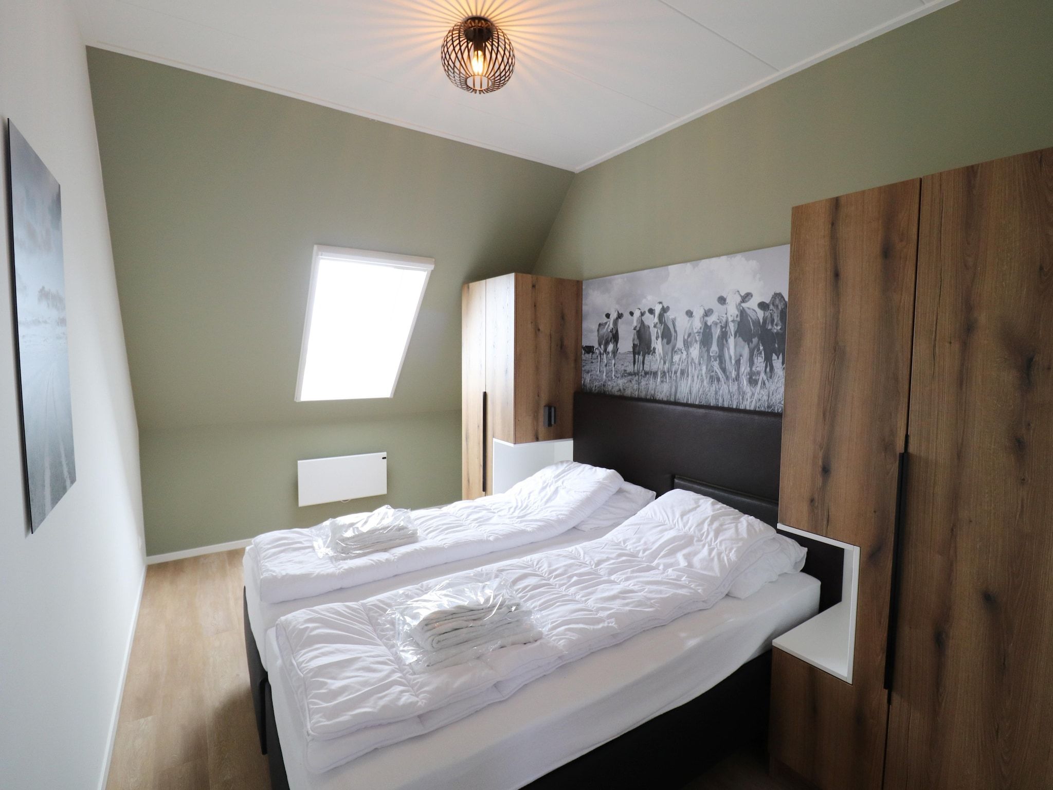 Een slaapkamer van Friese Villa - 6 persoons met sloep optioneel bij te boeken in Leons