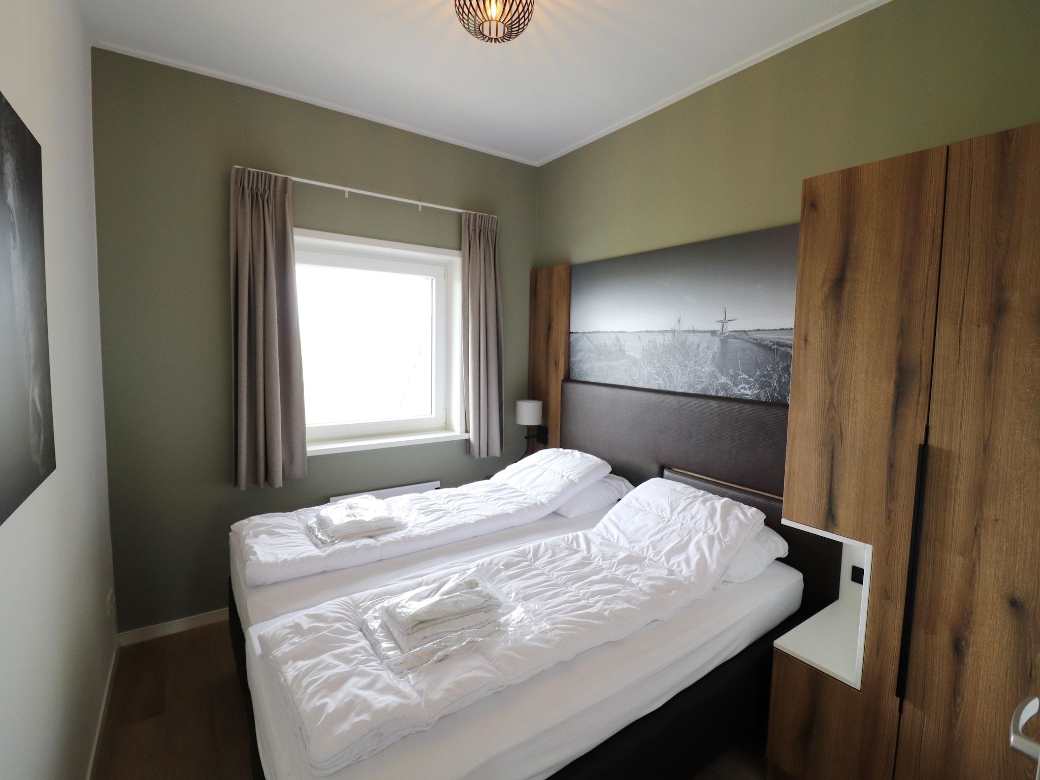 Een slaapkamer van Friese Villa 6 pers met sloep optioneel bij te boeken in Leons