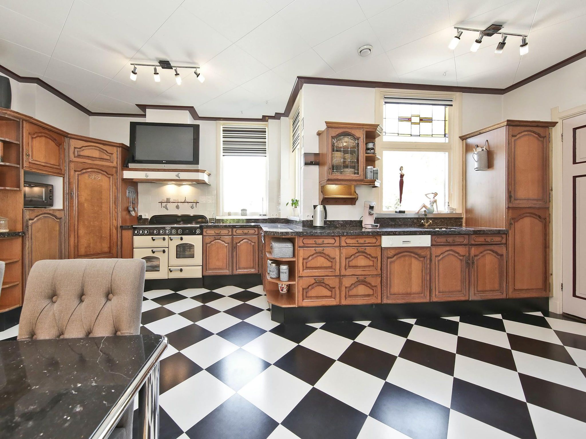 De keuken van Karakteristiek landhuis met sauna in Noord-Holland