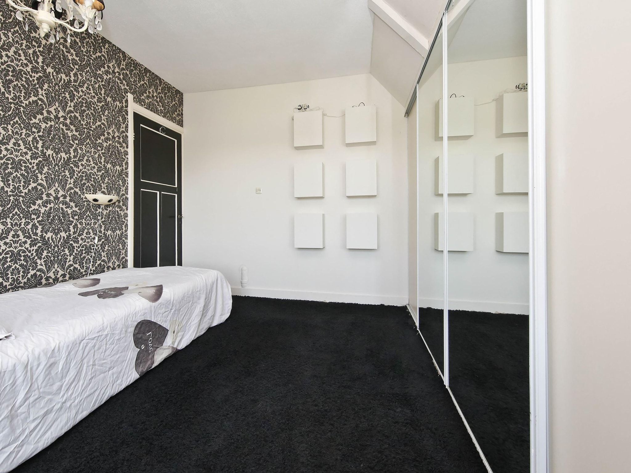 Een slaapkamer van Karakteristiek landhuis met sauna in Noord-Holland