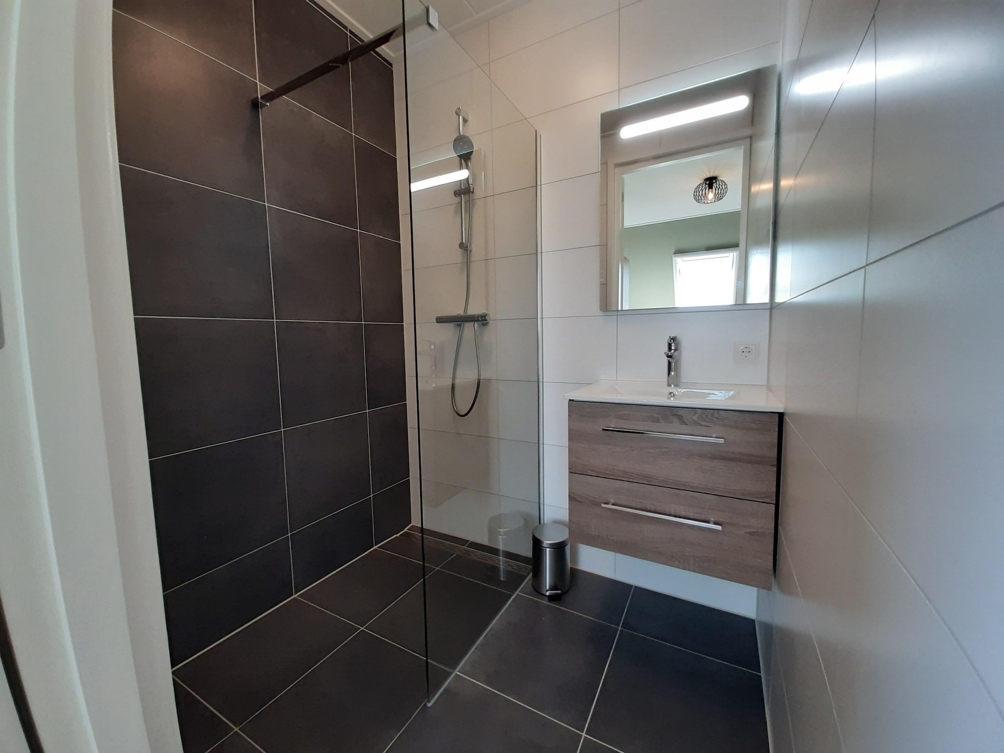 De badkamer van 20 persoons villa in Leons