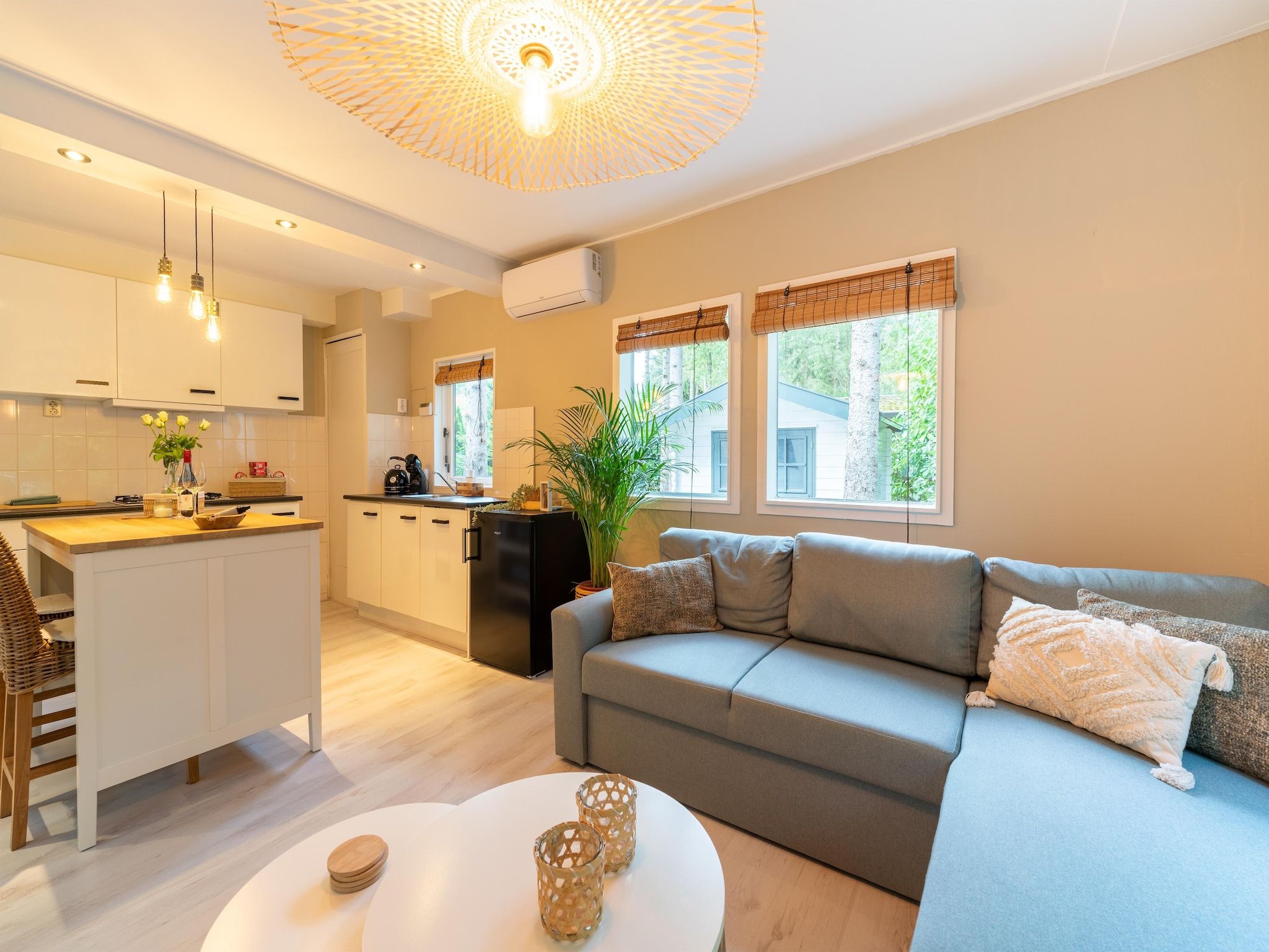 De woonkamer van Boshuisje Joy in Gelderland