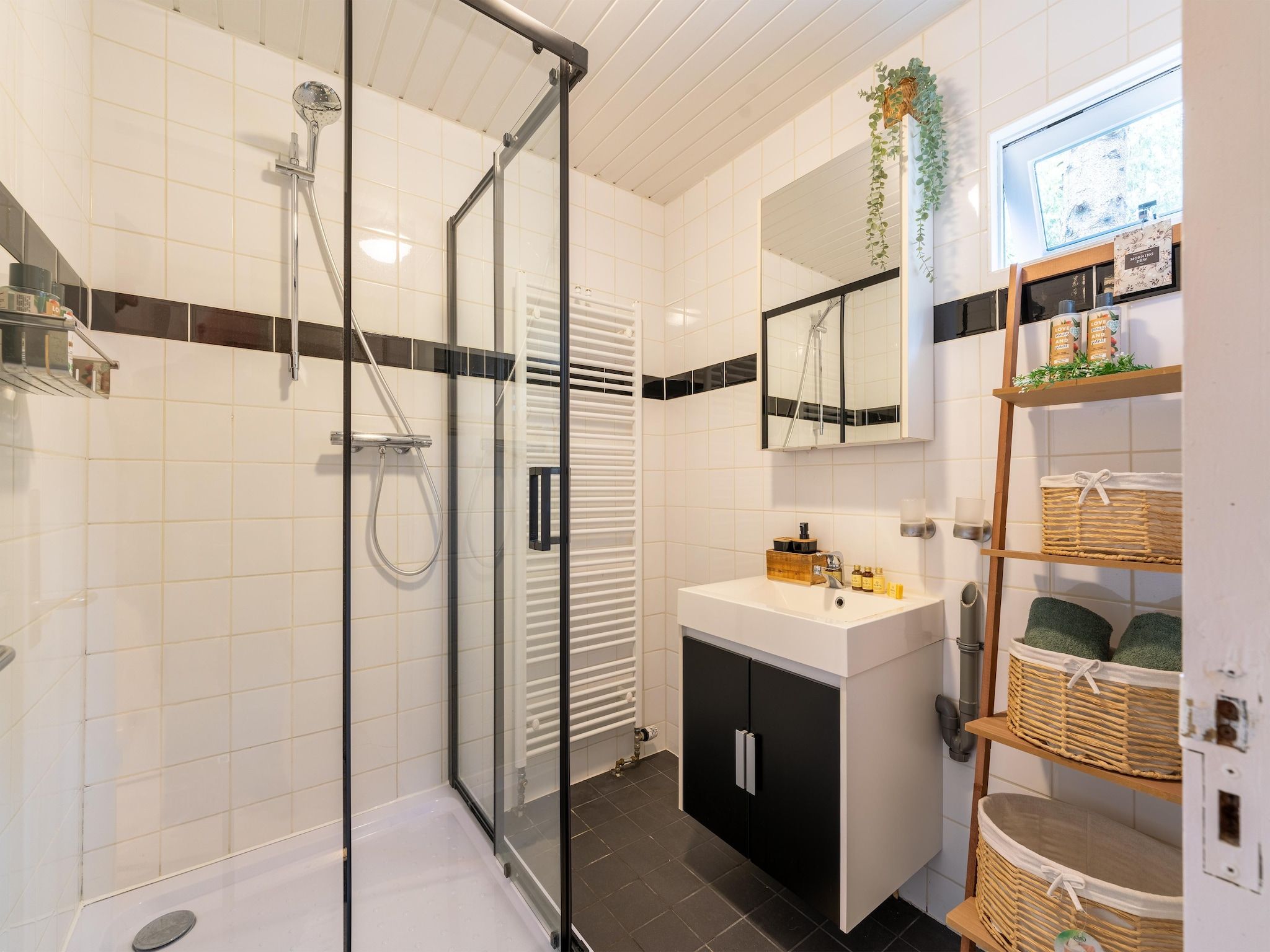 De badkamer van Boshuisje Joy in Gelderland