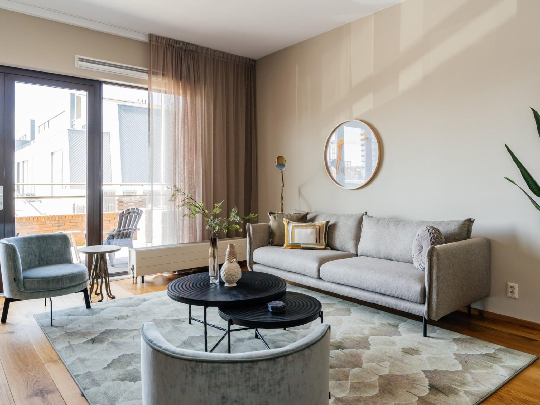 De woonkamer van Scheveningen Harbour 16 in Scheveningen